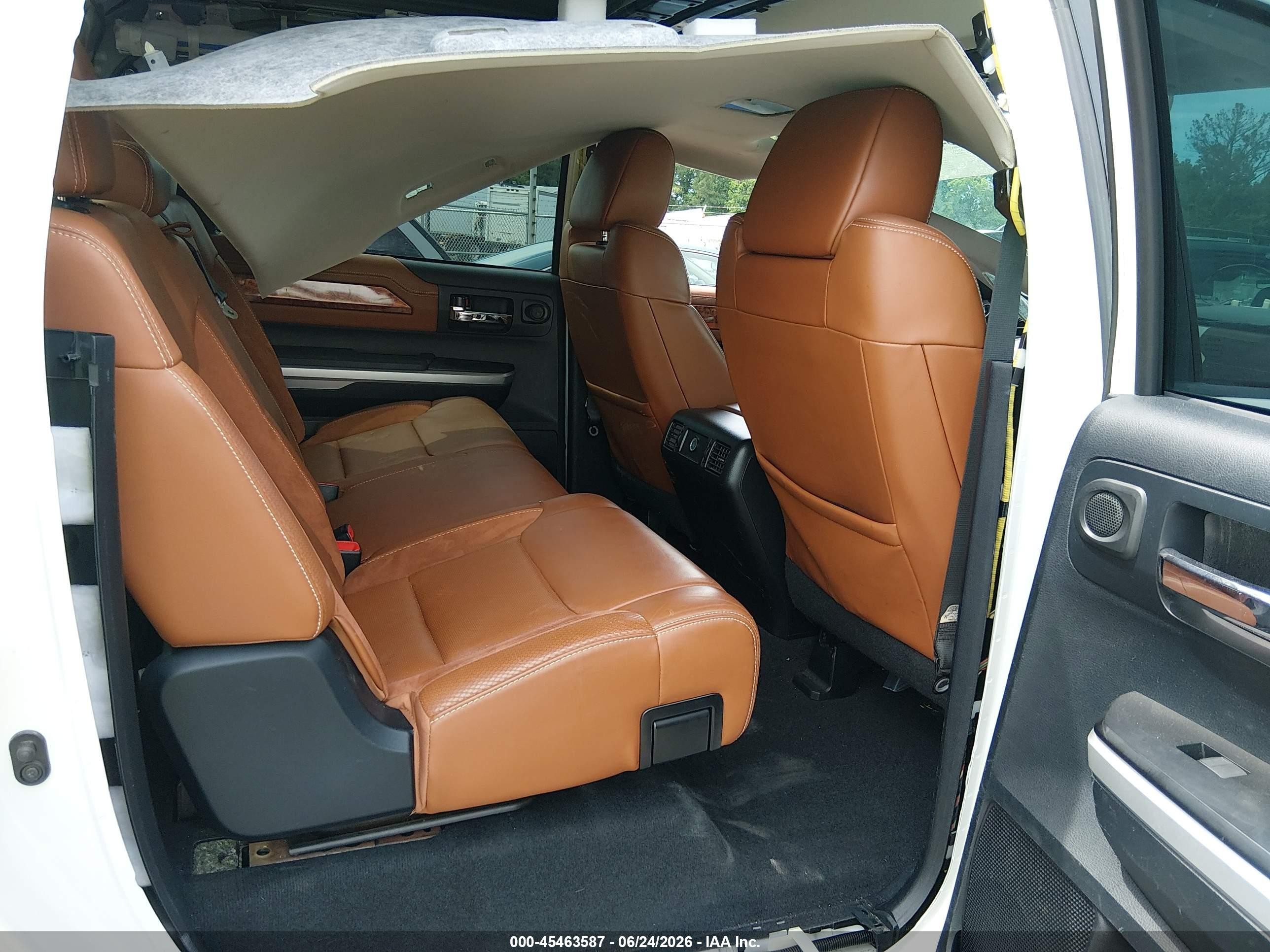 2014 Toyota Tundra 1794 5.7l V8 White vin: 5TFAY5F11EX381821