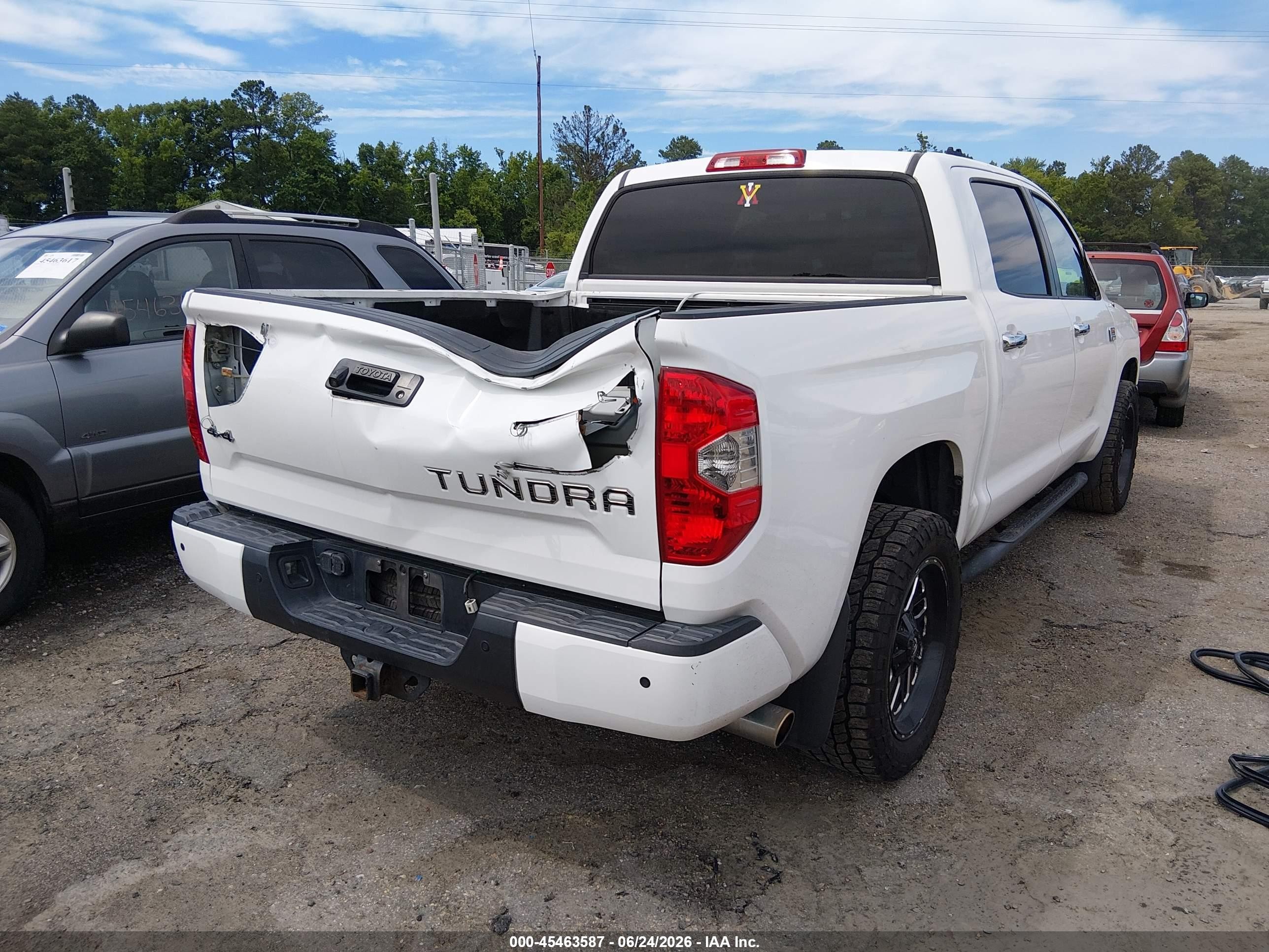 2014 Toyota Tundra 1794 5.7l V8 White vin: 5TFAY5F11EX381821