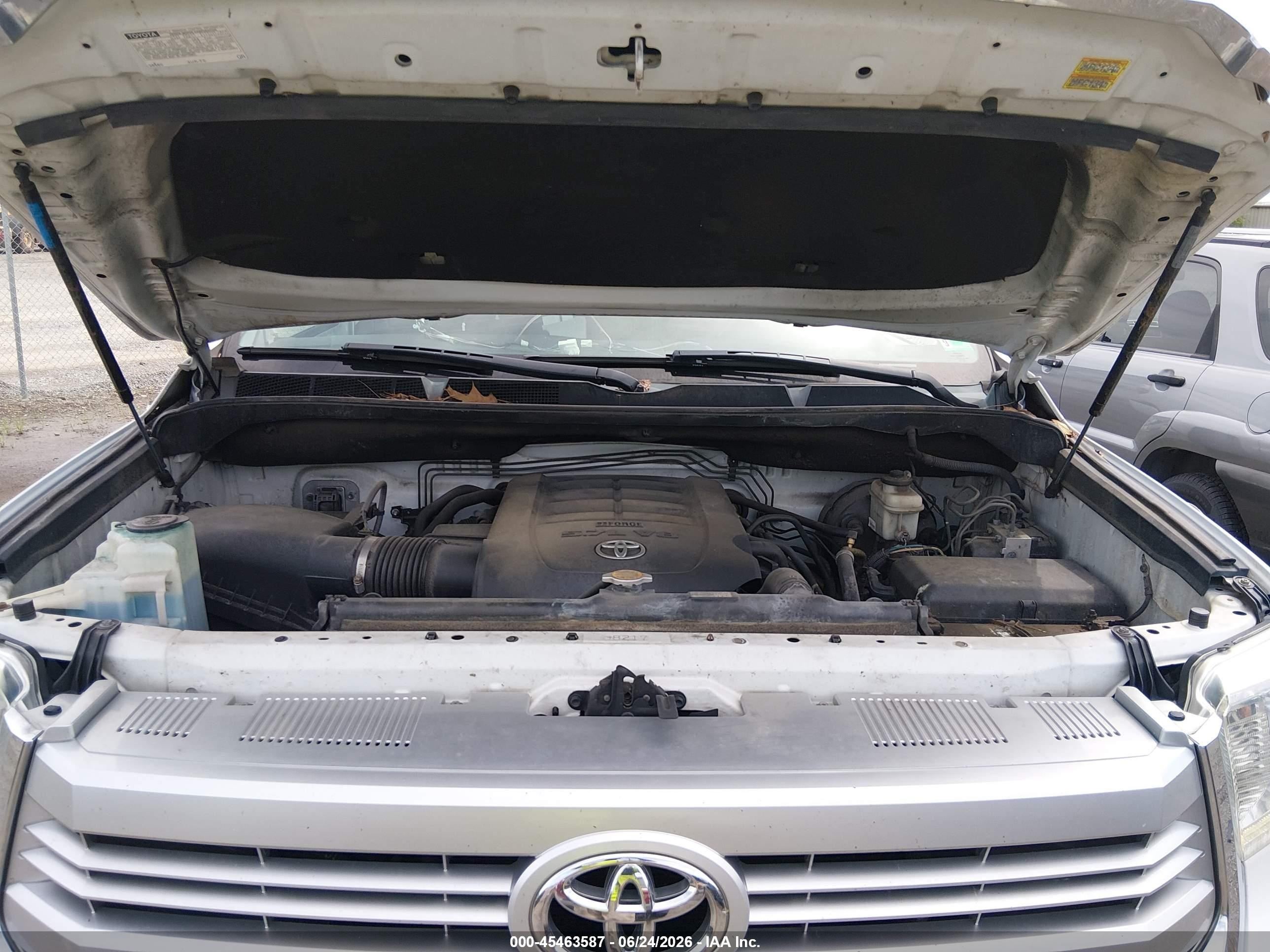 2014 Toyota Tundra 1794 5.7l V8 White vin: 5TFAY5F11EX381821