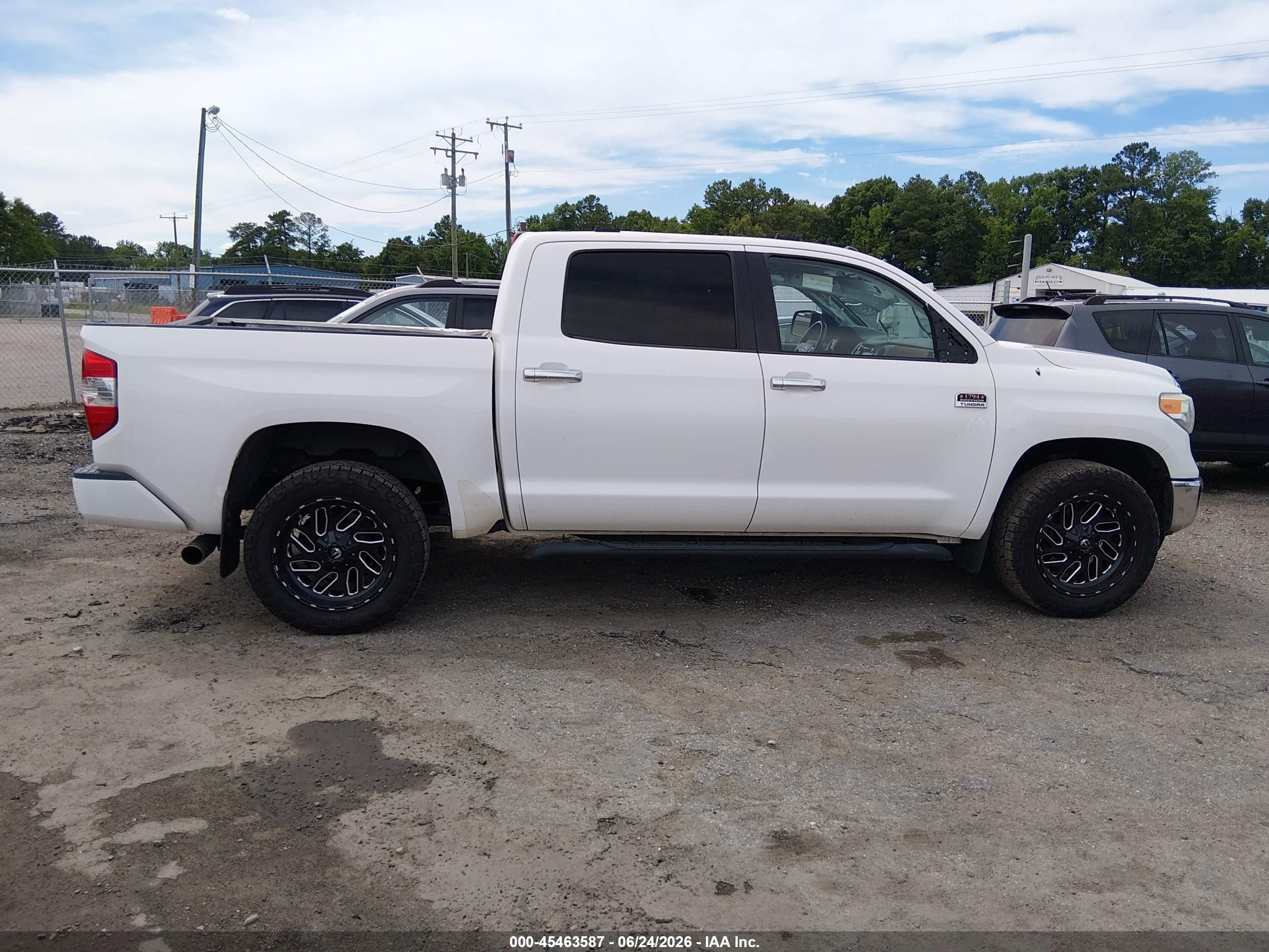 2014 Toyota Tundra 1794 5.7l V8 White vin: 5TFAY5F11EX381821