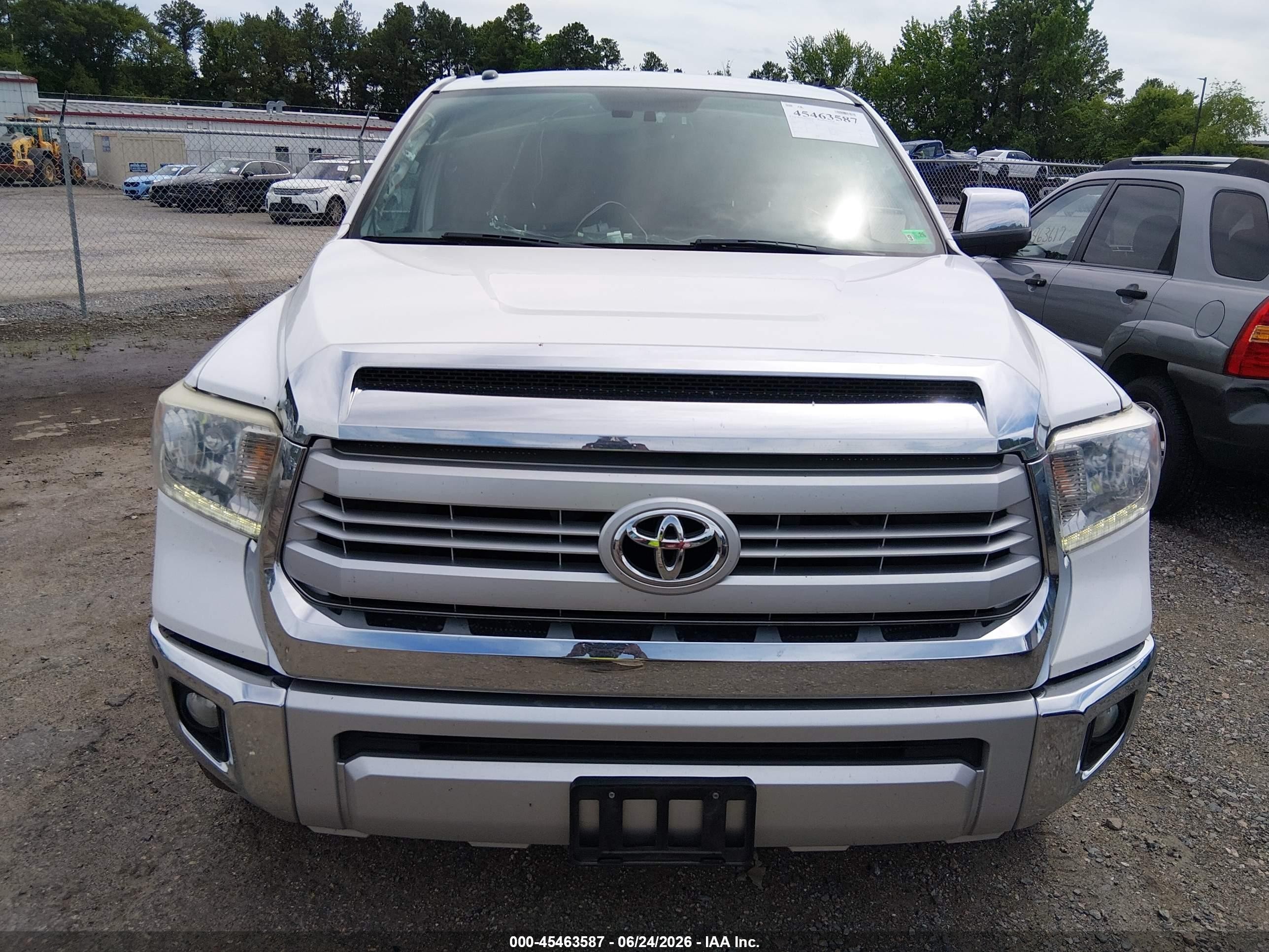 2014 Toyota Tundra 1794 5.7l V8 White vin: 5TFAY5F11EX381821