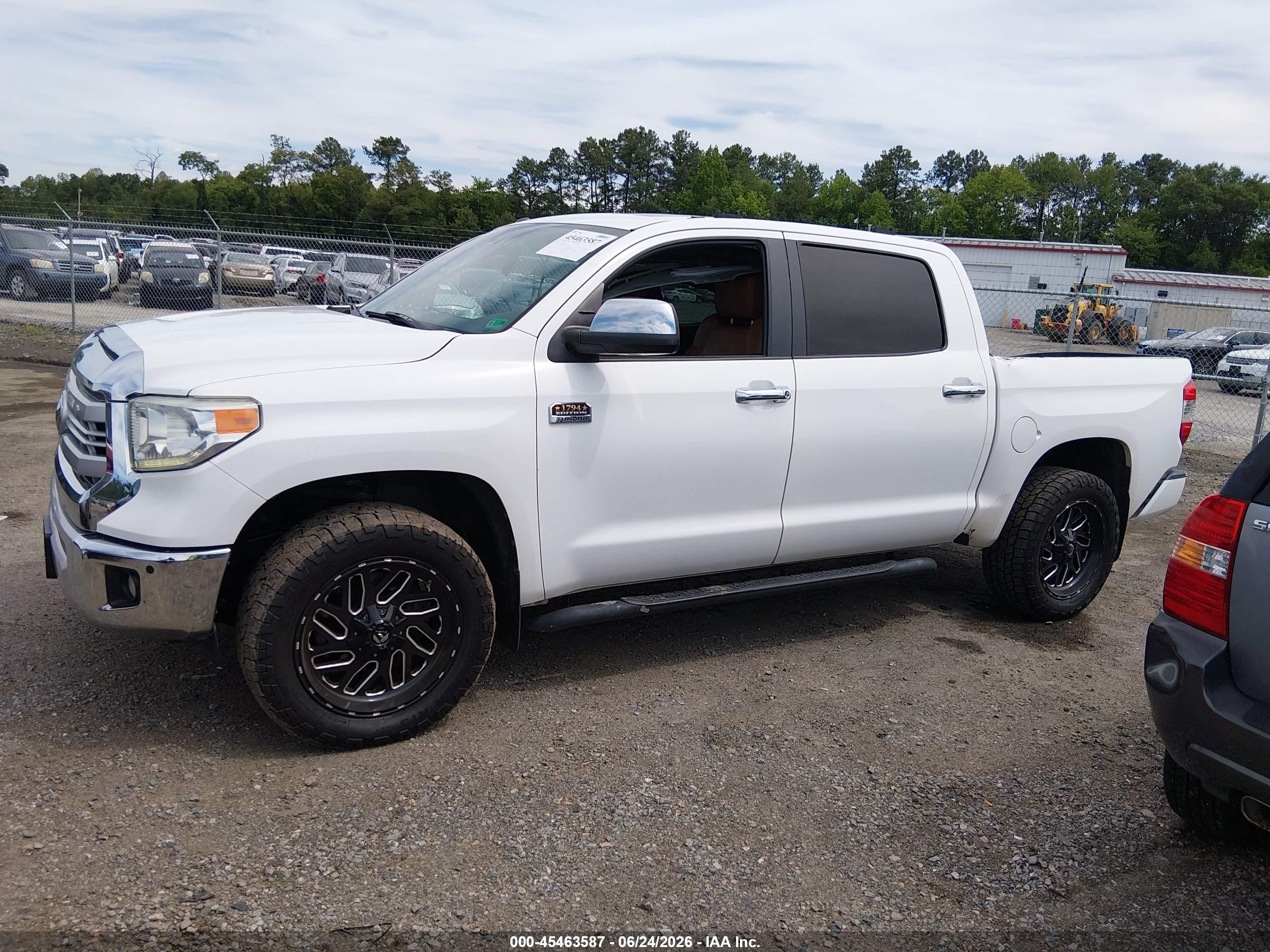 2014 Toyota Tundra 1794 5.7l V8 White vin: 5TFAY5F11EX381821