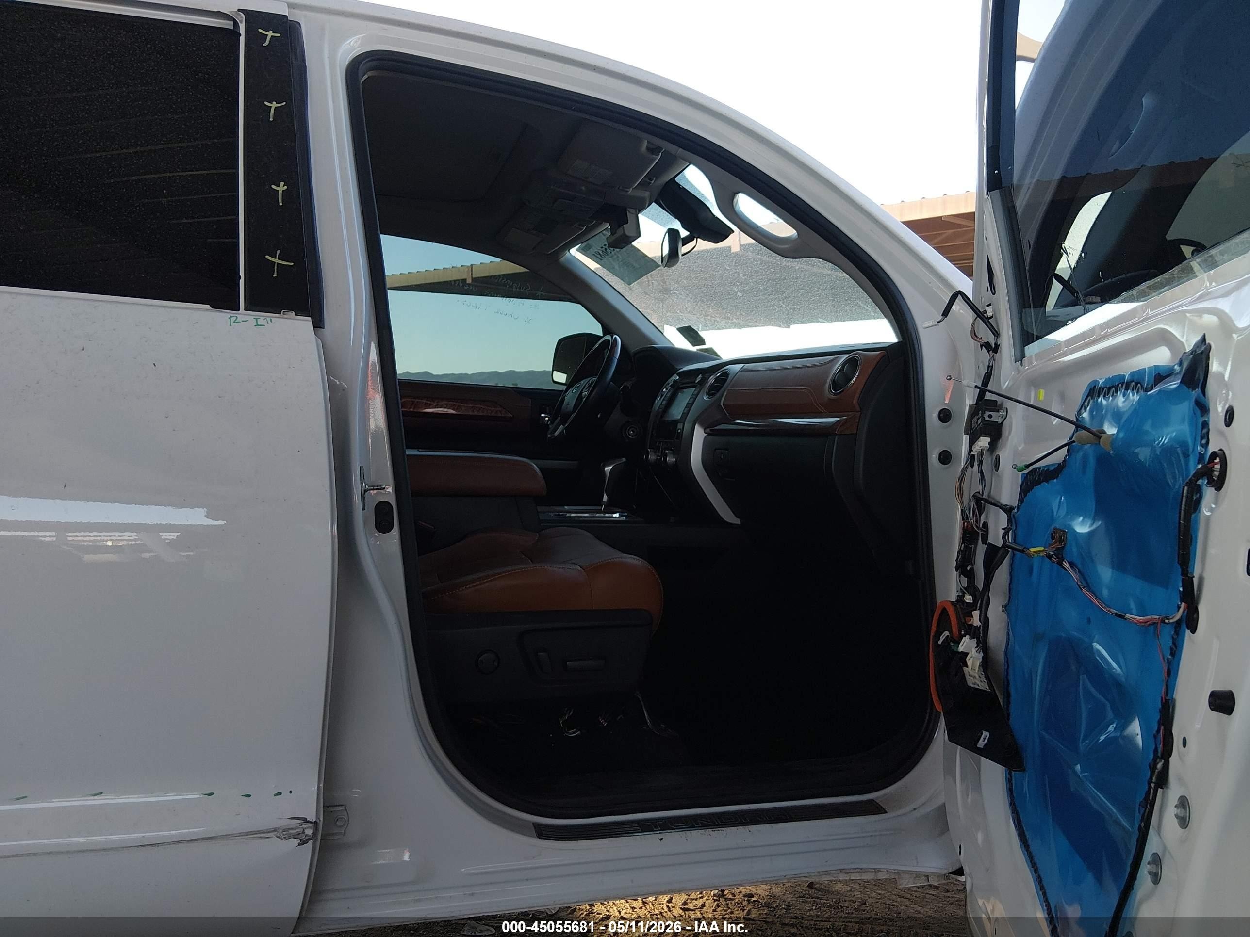 2019 Toyota Tundra 1794 5.7l V8 Белый vin: 5TFAY5F11KX780255