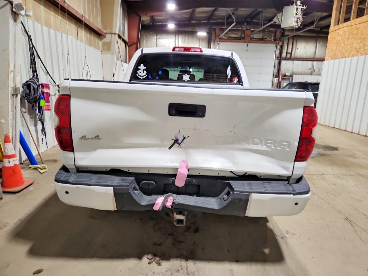2015 Toyota Tundra 1794 Edition White vin: 5TFAY5F12FX426301