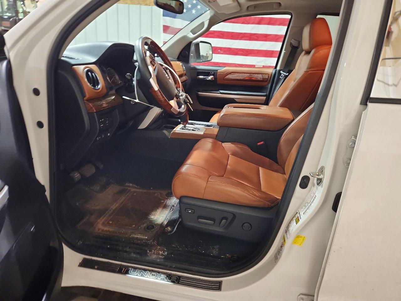2015 Toyota Tundra 1794 Edition White vin: 5TFAY5F12FX426301