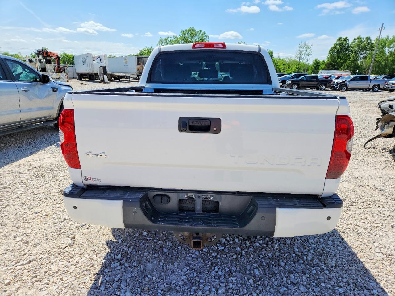 2014 Toyota Tundra Crewmax Platinum White vin: 5TFAY5F14EX412401
