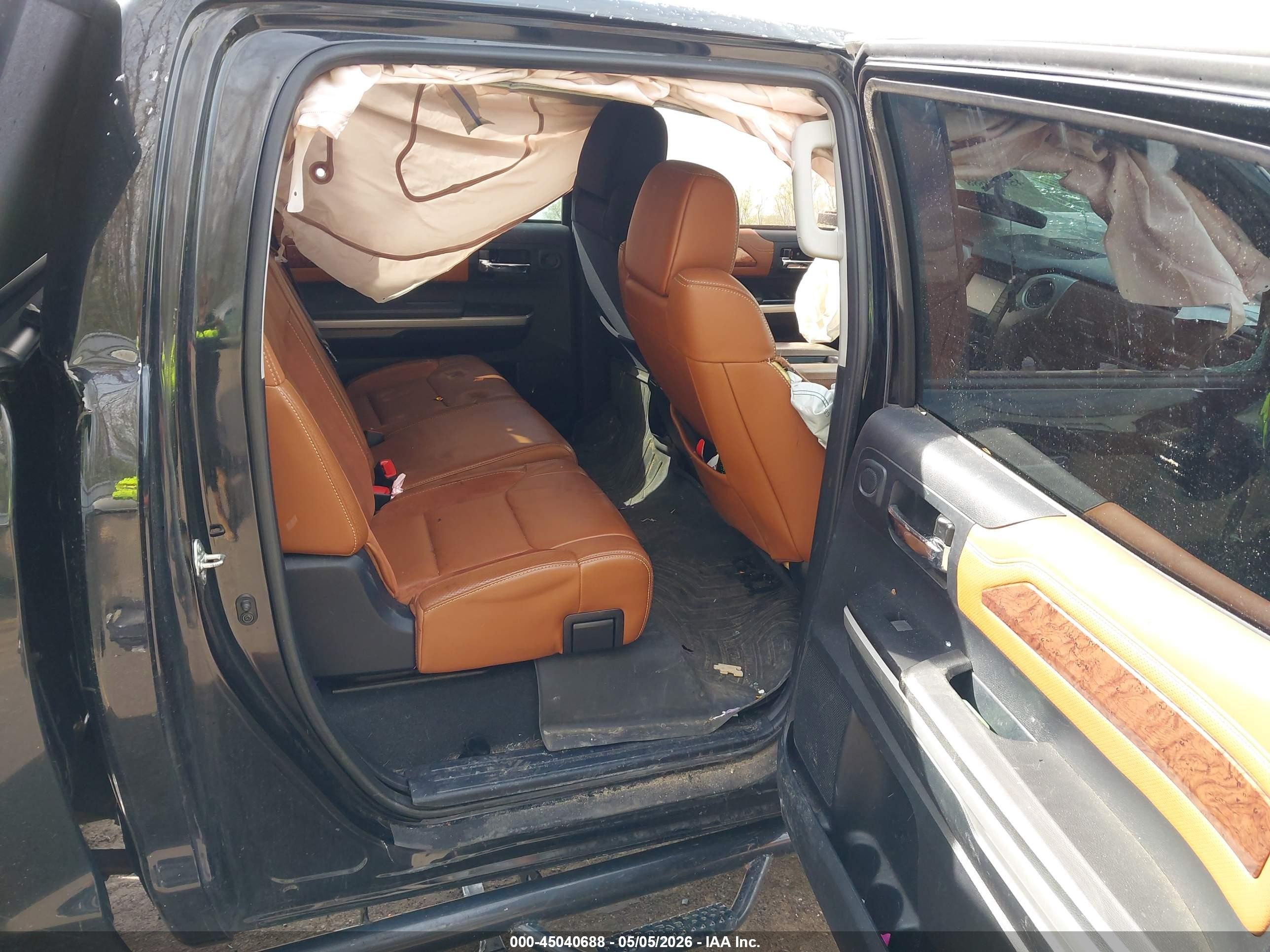 2015 Toyota Tundra Platinum 5.7l V8 Черный vin: 5TFAY5F18FX425282