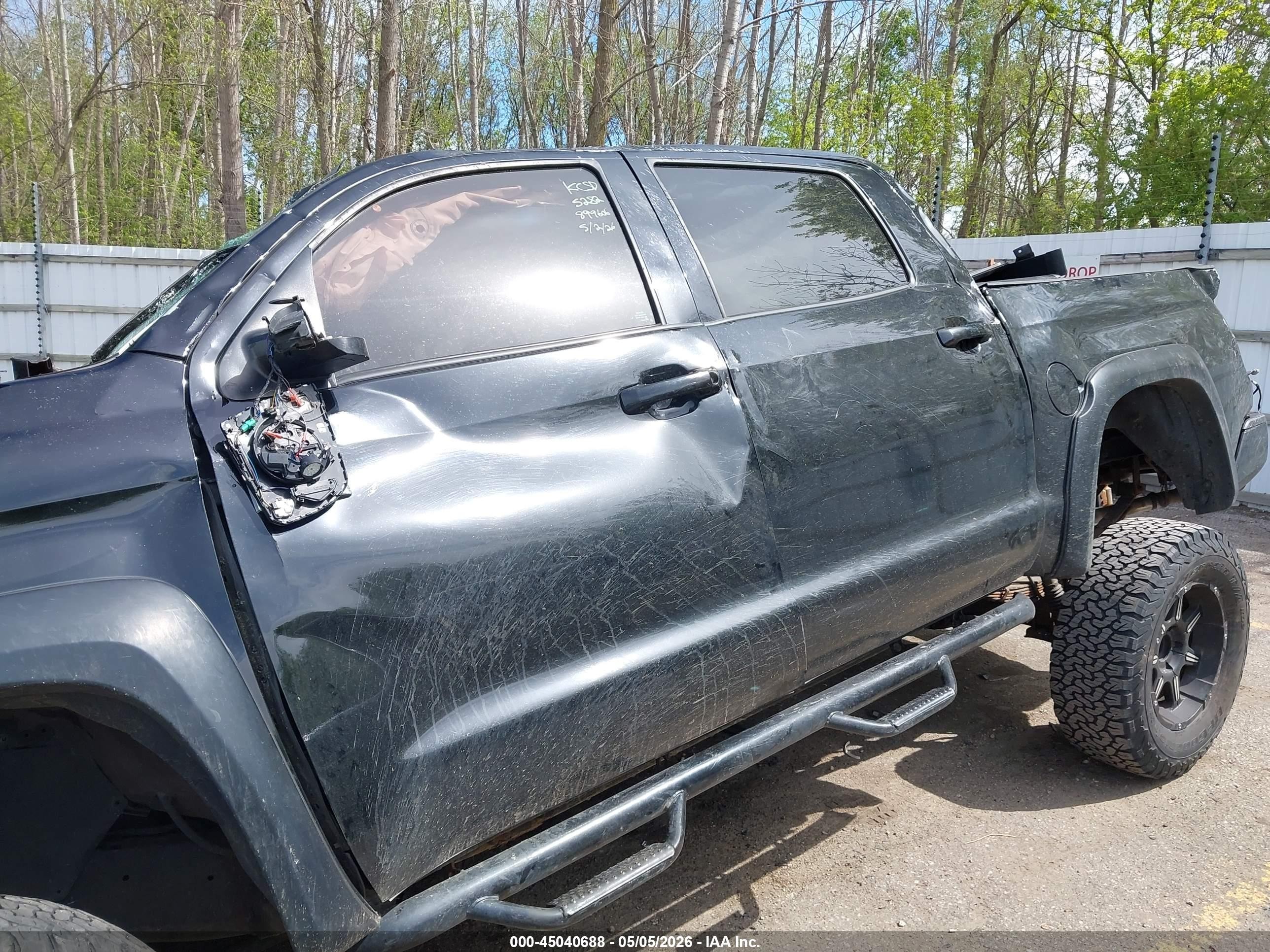 2015 Toyota Tundra Platinum 5.7l V8 Черный vin: 5TFAY5F18FX425282