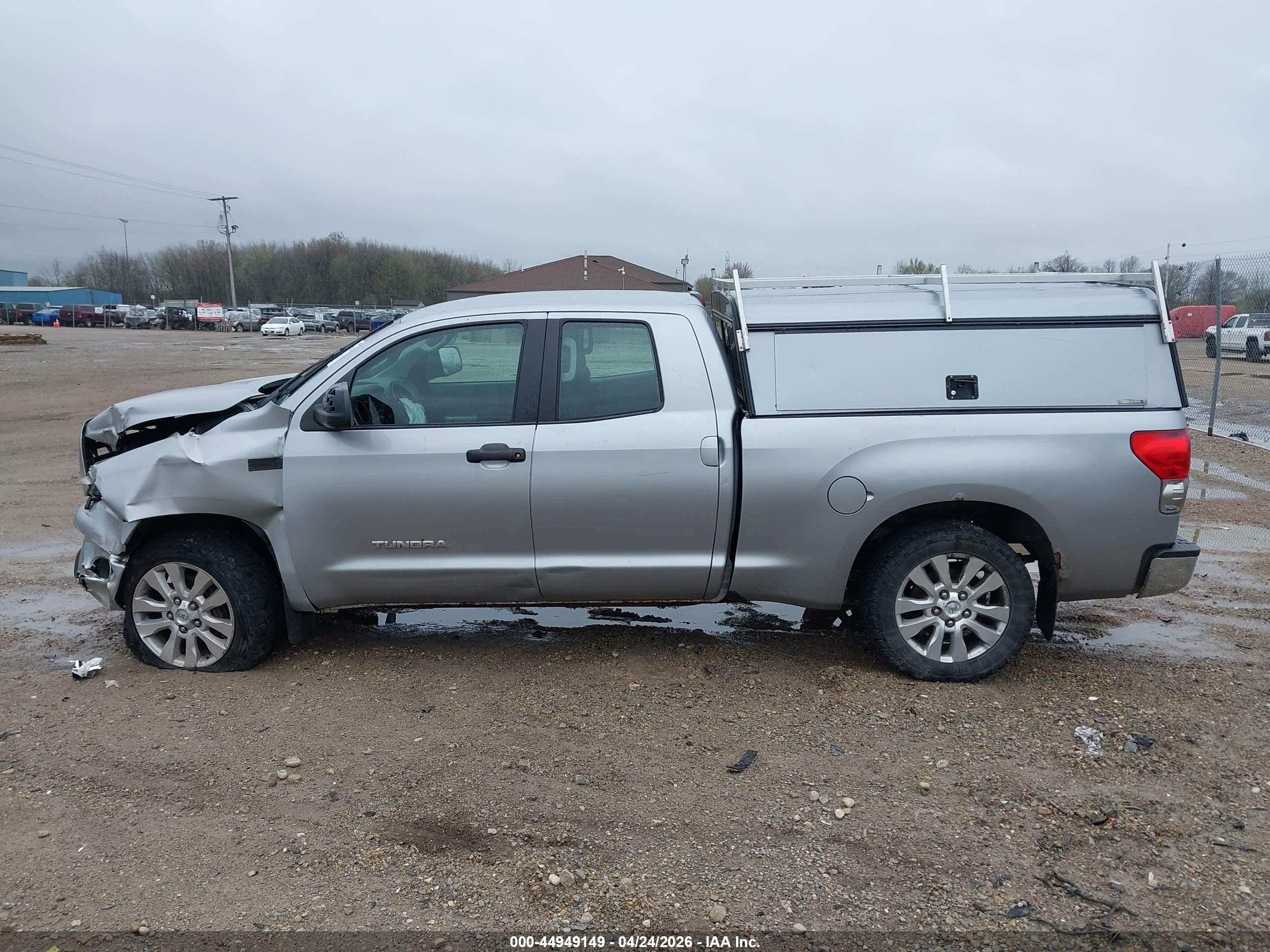 2008 Toyota Tundra Base 5.7l V8 Серебряный vin: 5TFBV54108X049986
