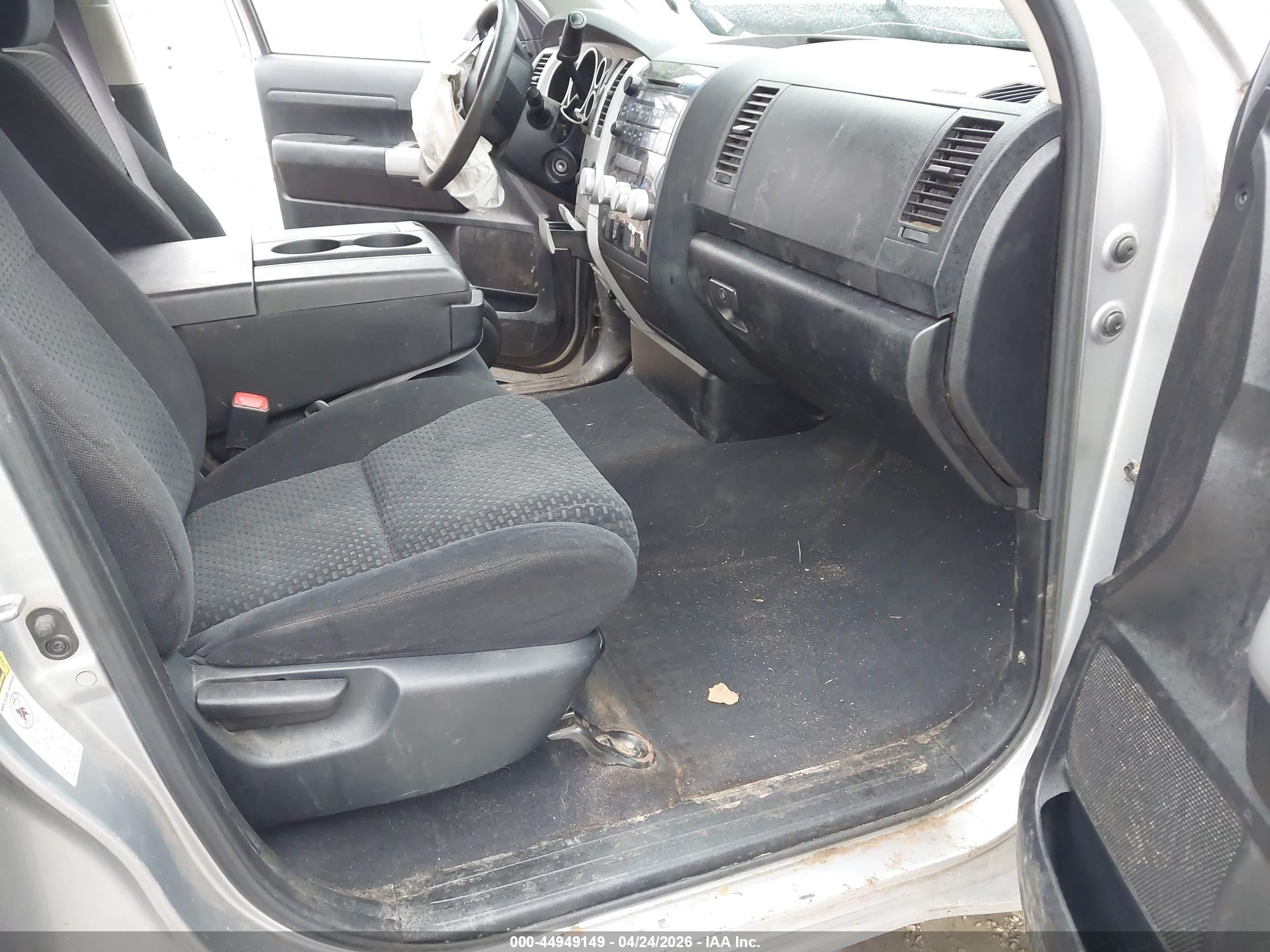2008 Toyota Tundra Base 5.7l V8 Серебряный vin: 5TFBV54108X049986