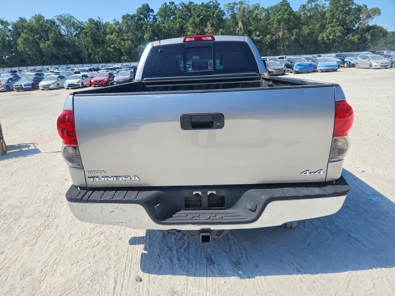 2008 Toyota Tundra Sr5 Серебряный vin: 5TFBV54118X045199
