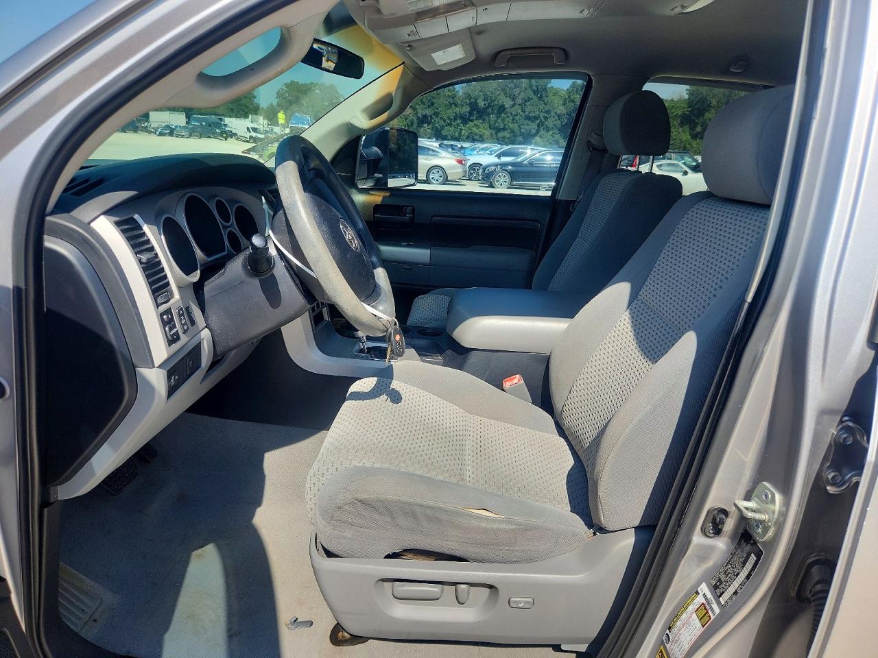 2008 Toyota Tundra Sr5 Серебряный vin: 5TFBV54118X045199