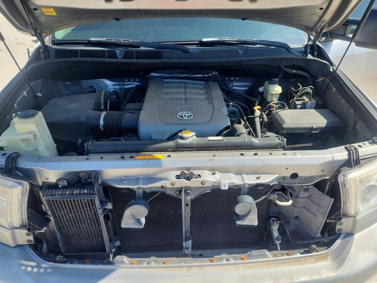 2008 Toyota Tundra Sr5 Серебряный vin: 5TFBV54118X045199