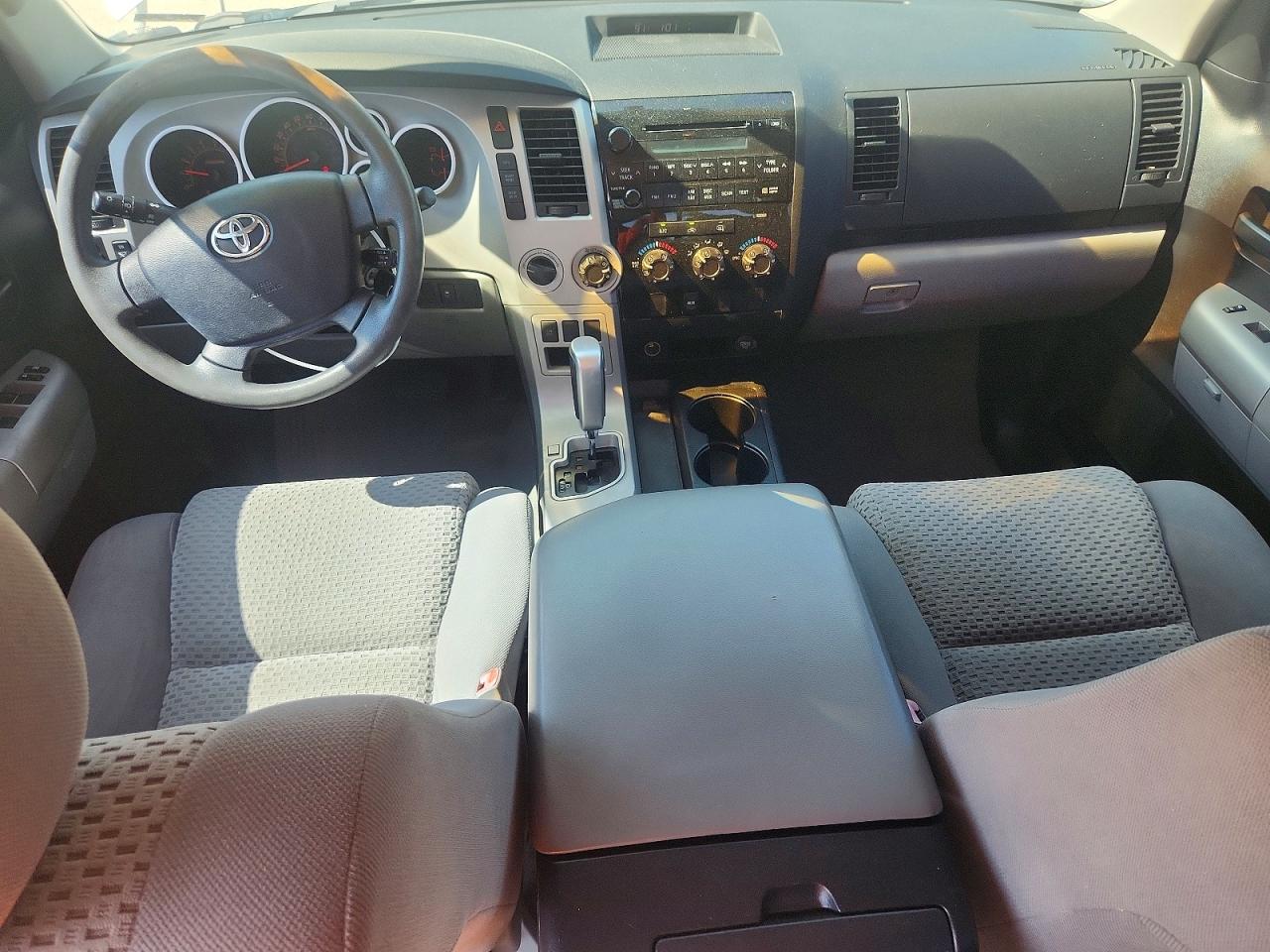 2008 Toyota Tundra Sr5 Серебряный vin: 5TFBV54118X045199