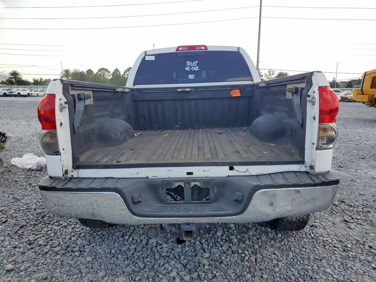 2008 Toyota Tundra Sr5 White vin: 5TFBV54128X049522
