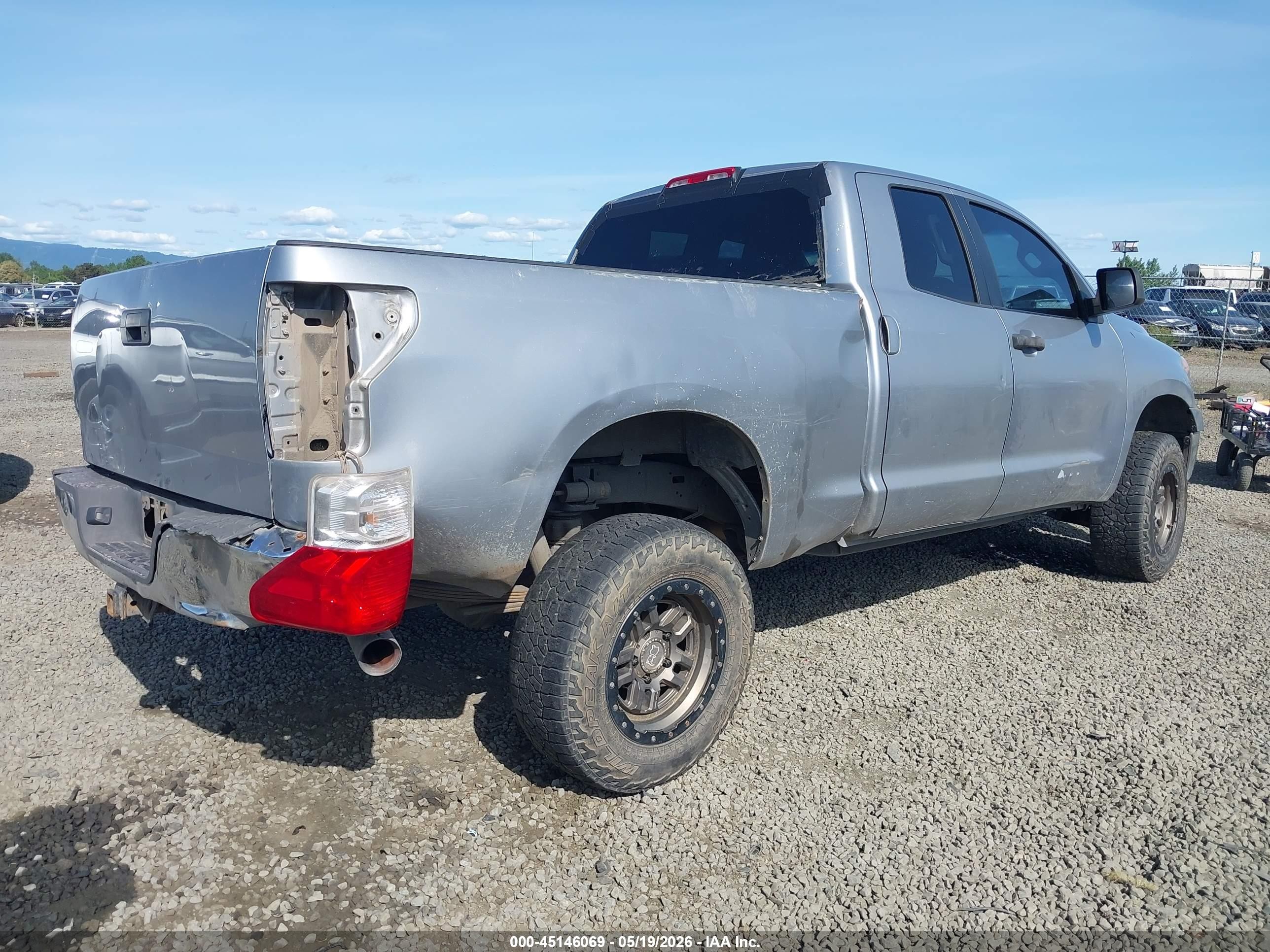 2009 Toyota Tundra Sr5 5.7l V8 Silver vin: 5TFBV54139X084149