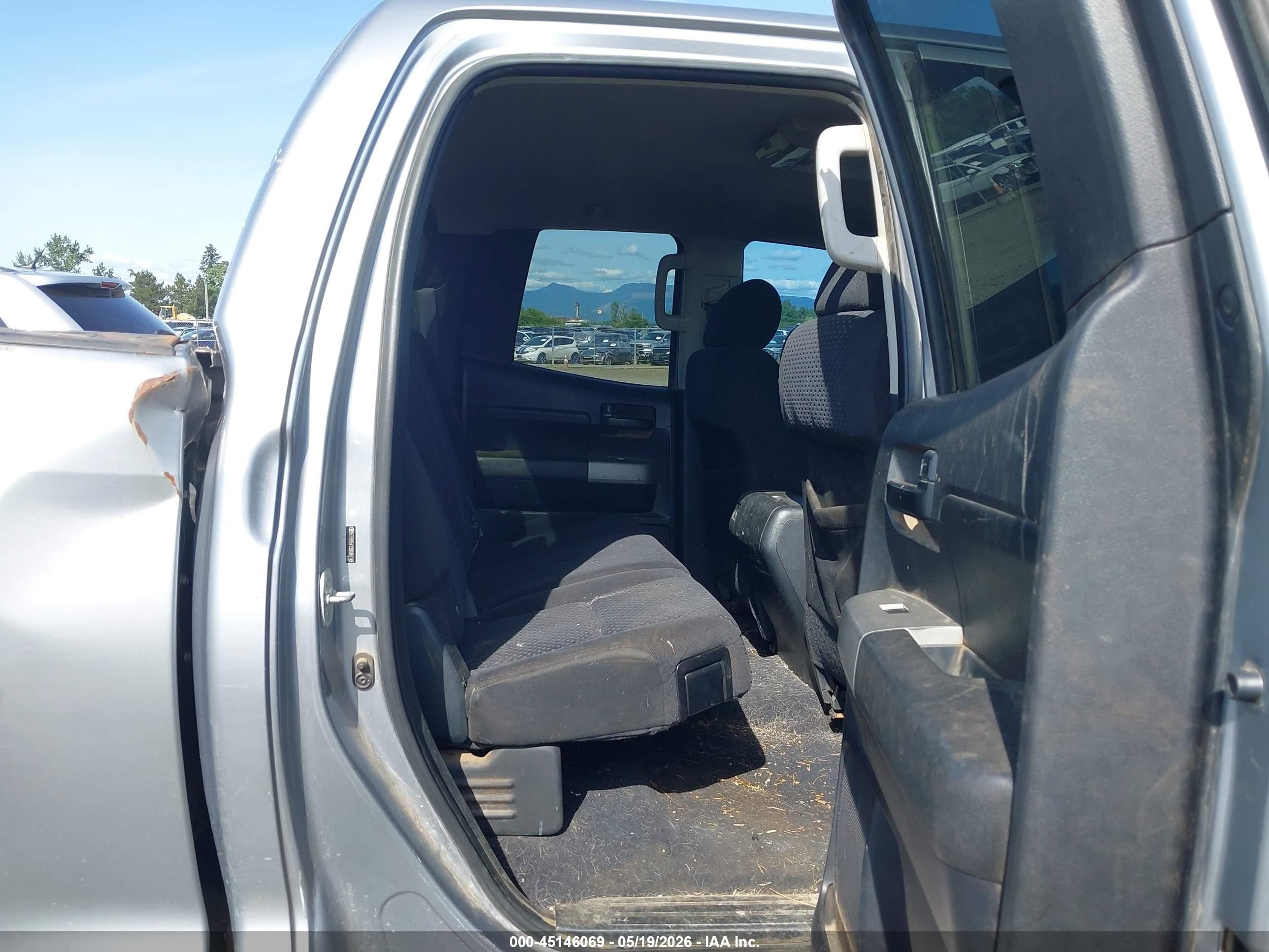 2009 Toyota Tundra Sr5 5.7l V8 Silver vin: 5TFBV54139X084149