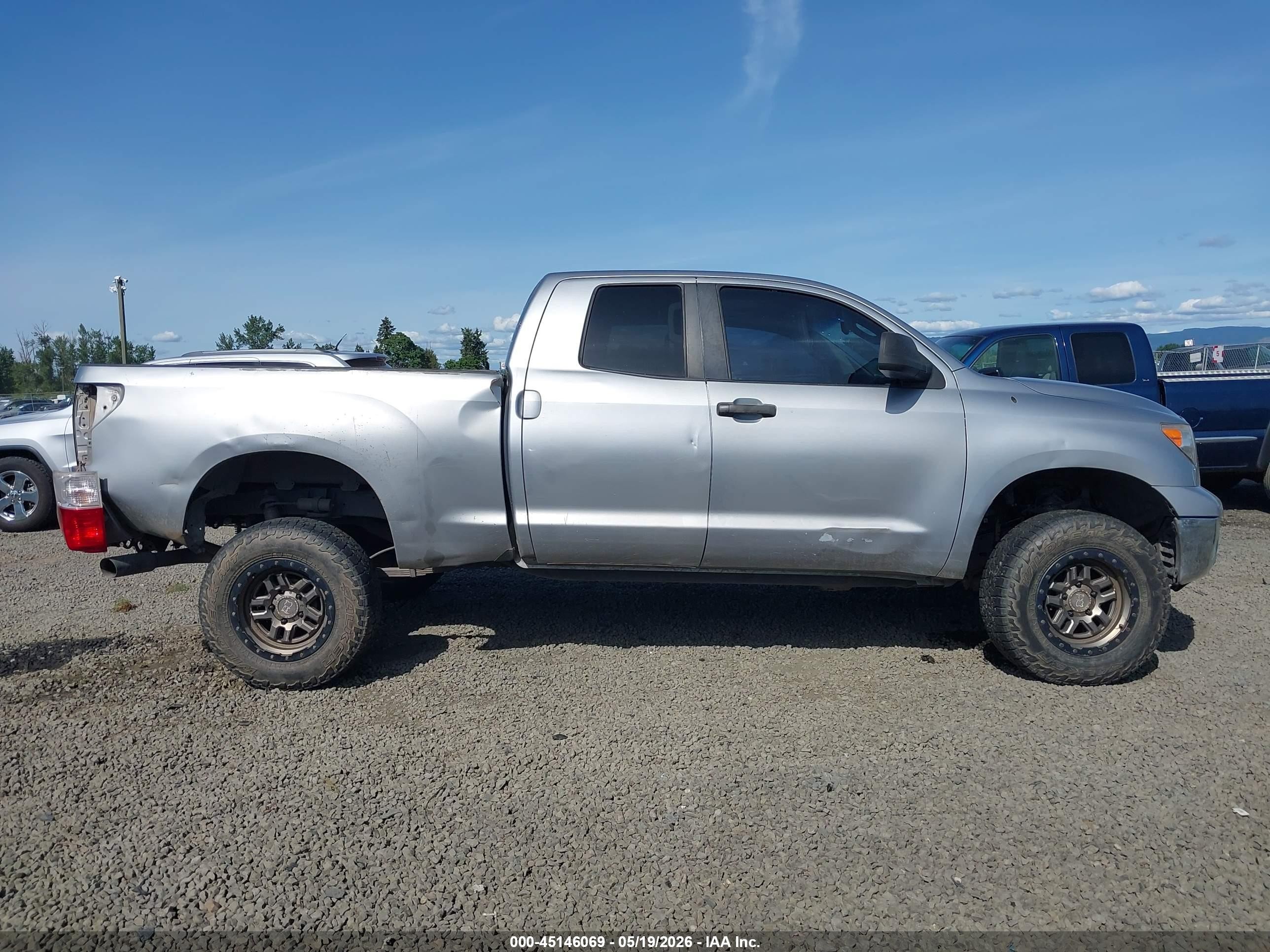 2009 Toyota Tundra Sr5 5.7l V8 Silver vin: 5TFBV54139X084149