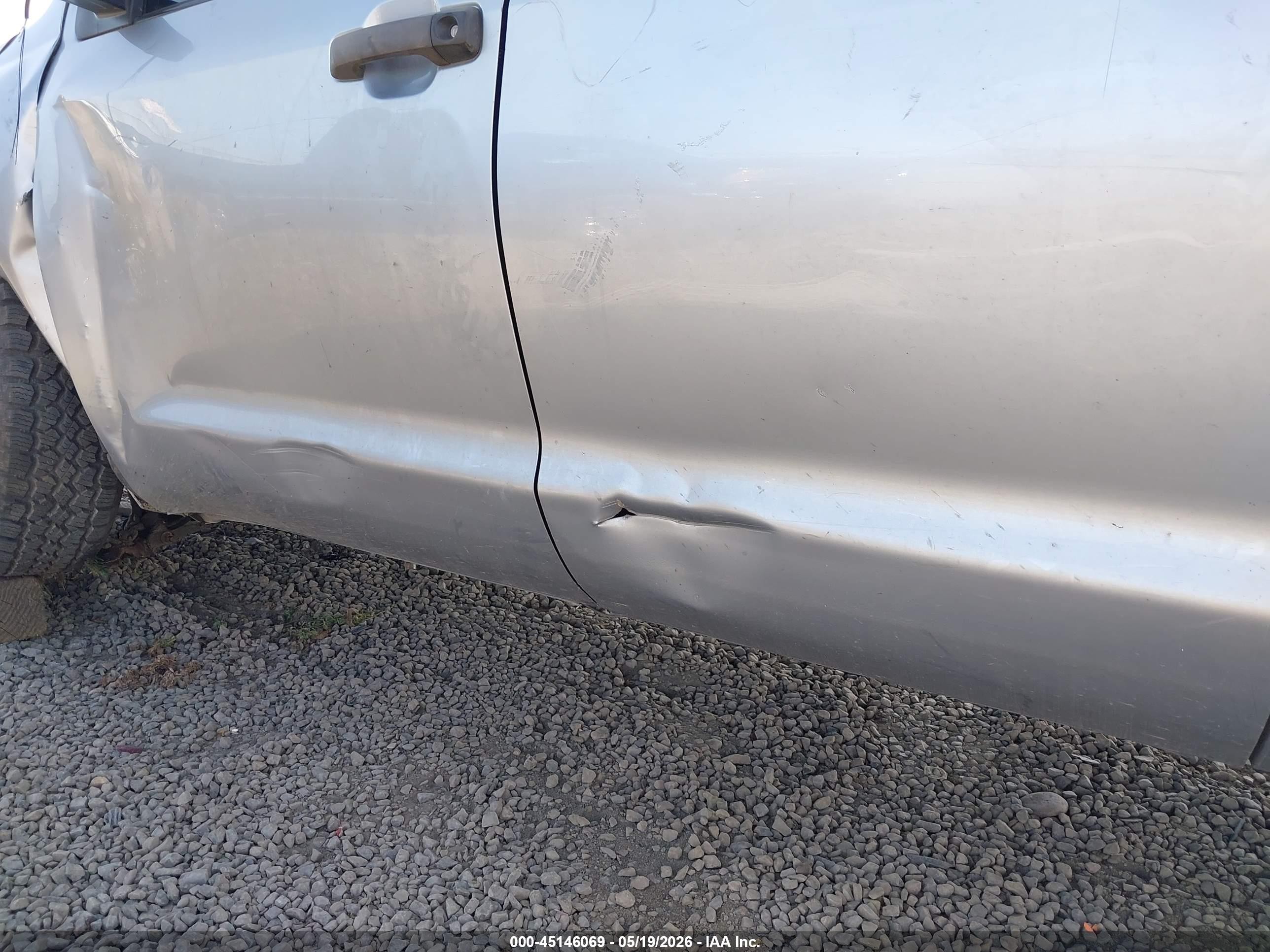 2009 Toyota Tundra Sr5 5.7l V8 Silver vin: 5TFBV54139X084149