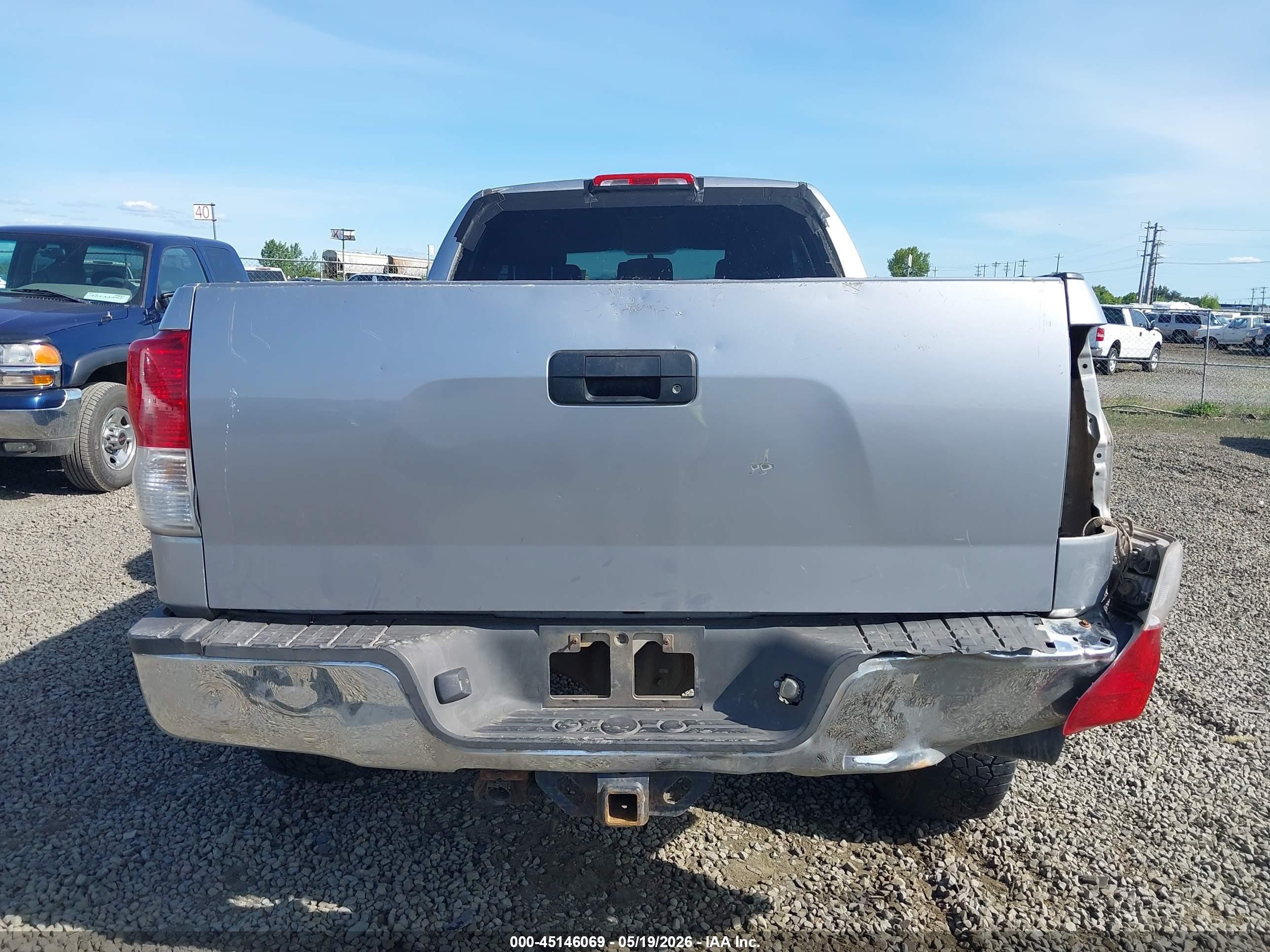 2009 Toyota Tundra Sr5 5.7l V8 Silver vin: 5TFBV54139X084149