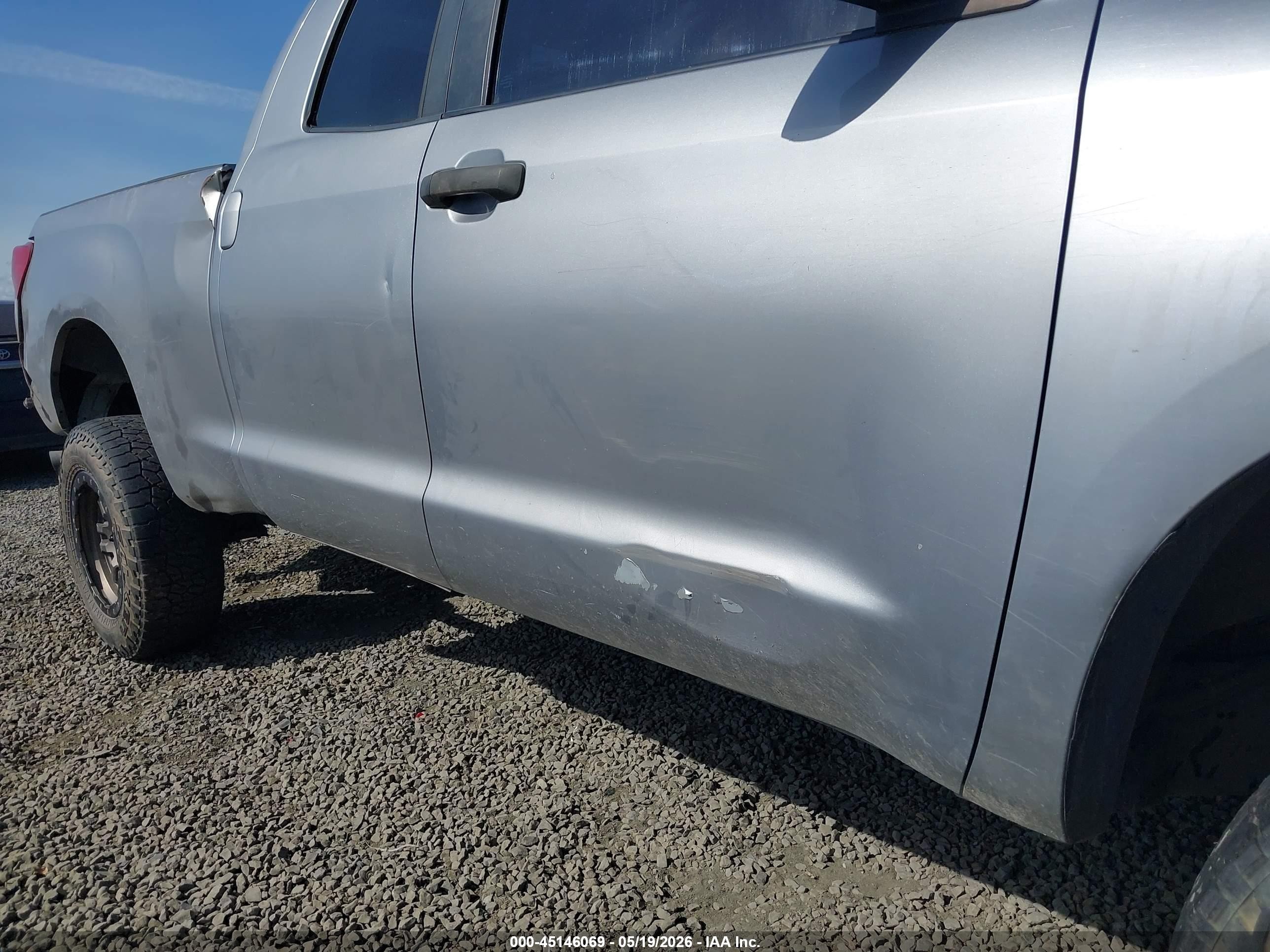 2009 Toyota Tundra Sr5 5.7l V8 Silver vin: 5TFBV54139X084149