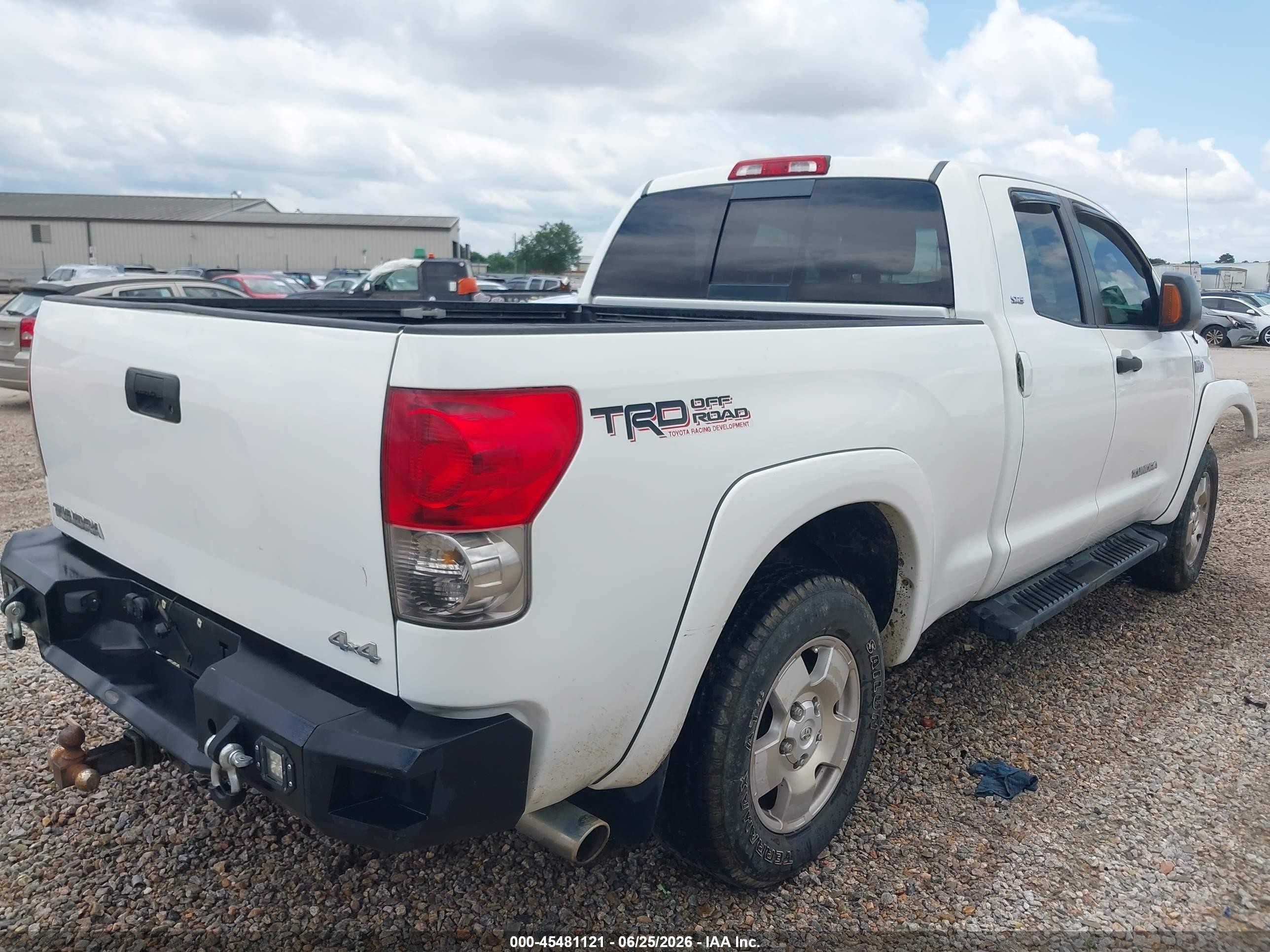 2007 Toyota Tundra Sr5 5.7l V8 White vin: 5TFBV54147X013488