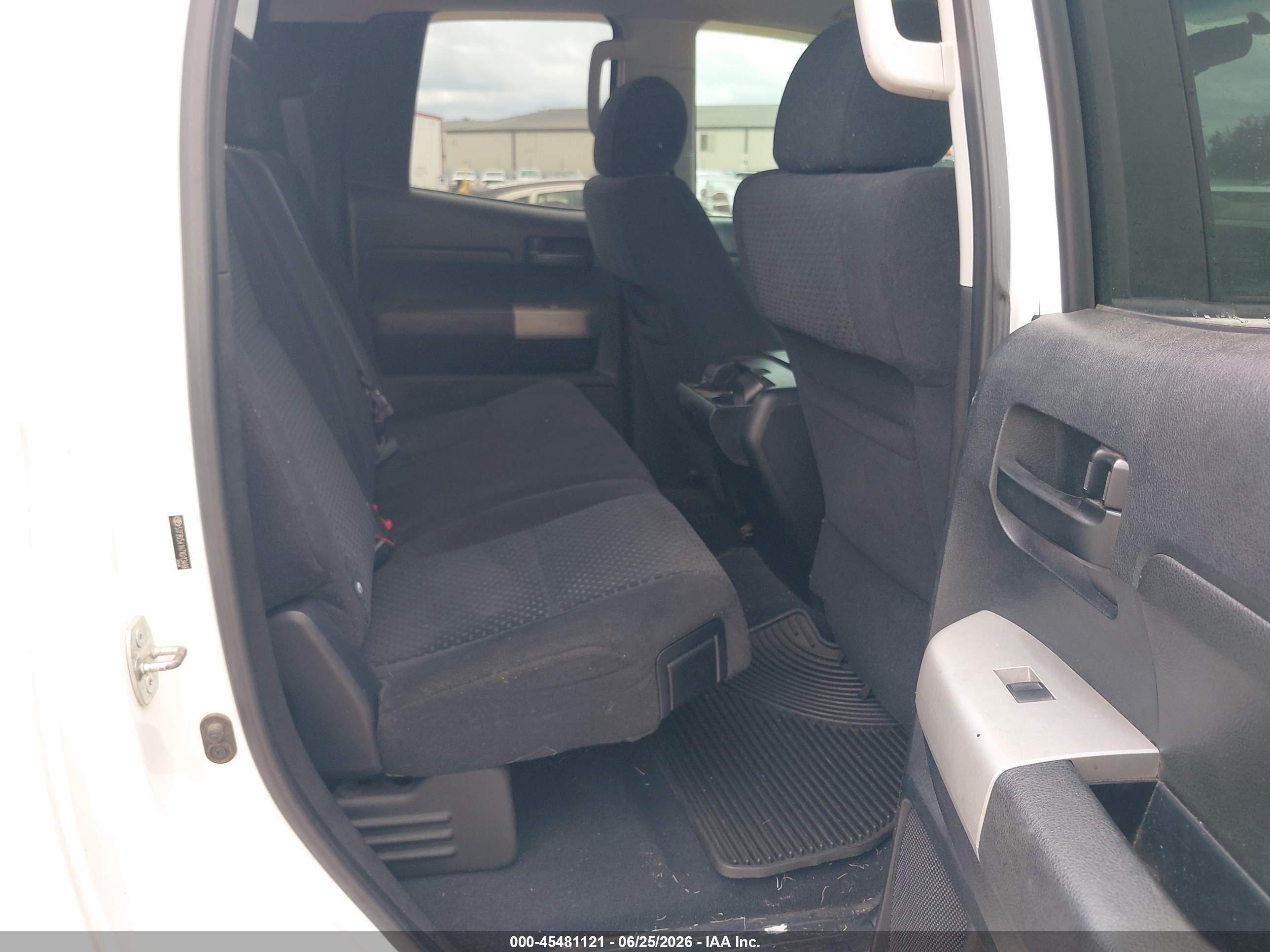 2007 Toyota Tundra Sr5 5.7l V8 White vin: 5TFBV54147X013488