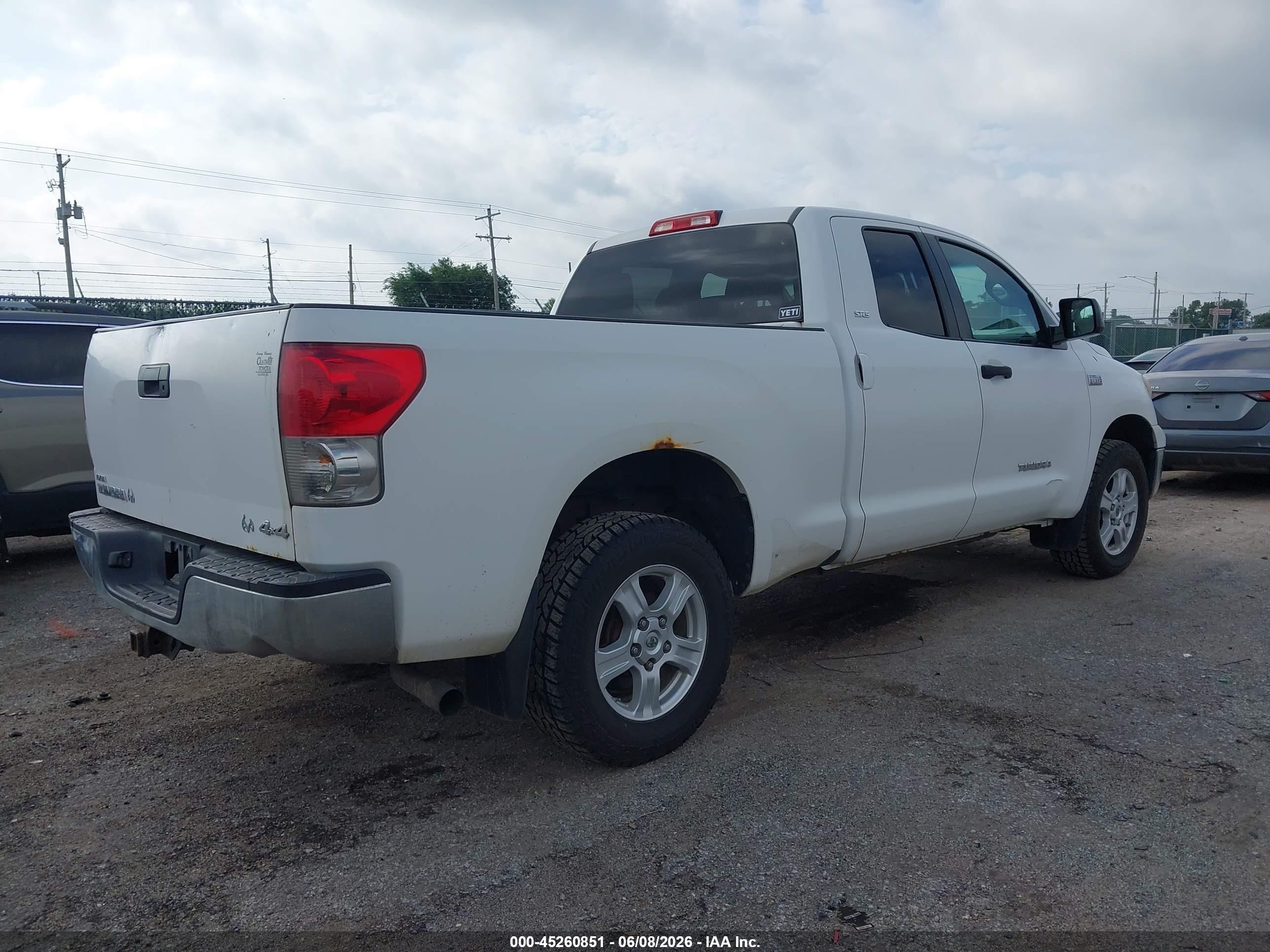 2008 Toyota Tundra Sr5 5.7l V8 White vin: 5TFBV54148X045777