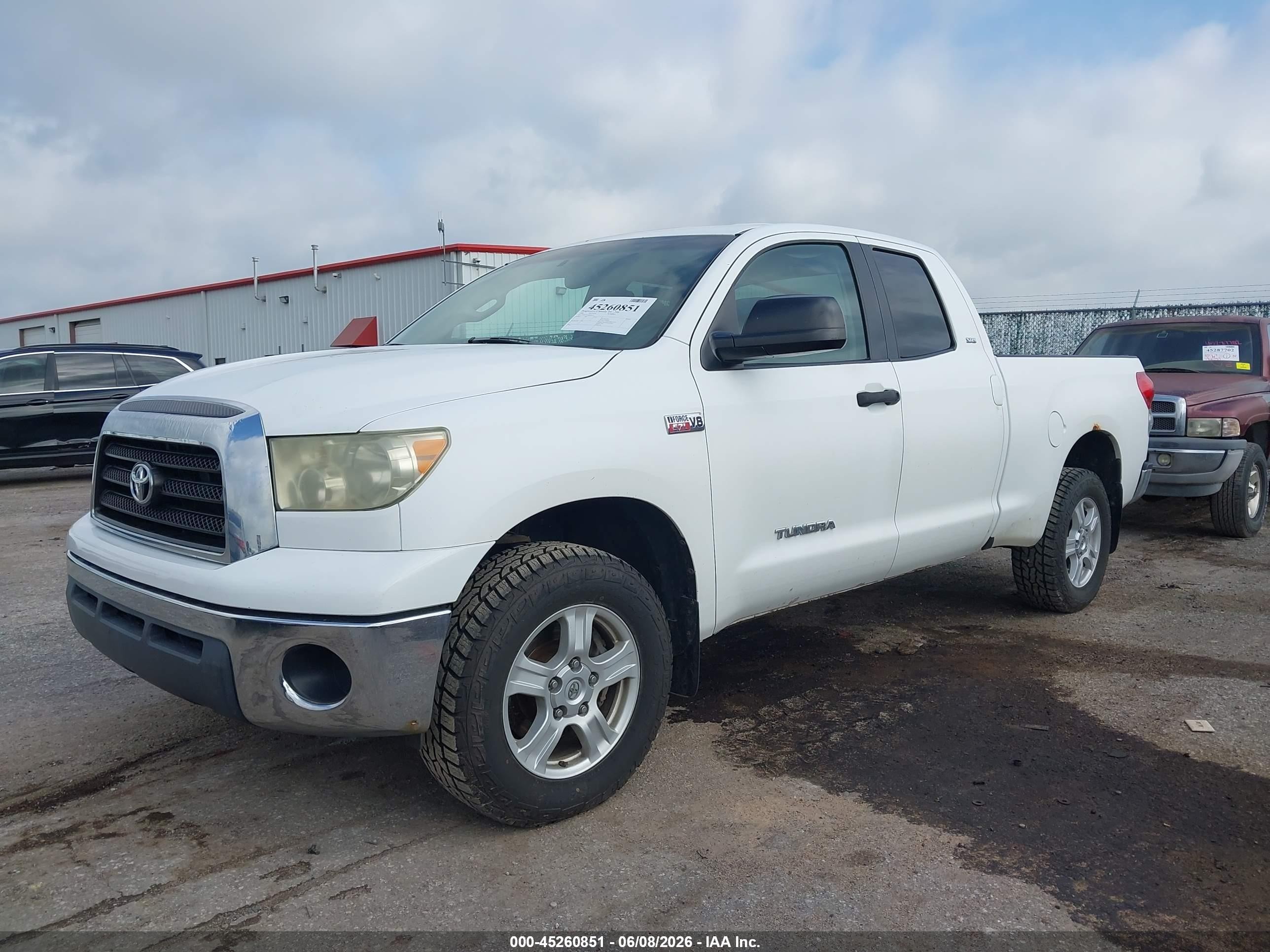2008 Toyota Tundra Sr5 5.7l V8 White vin: 5TFBV54148X045777