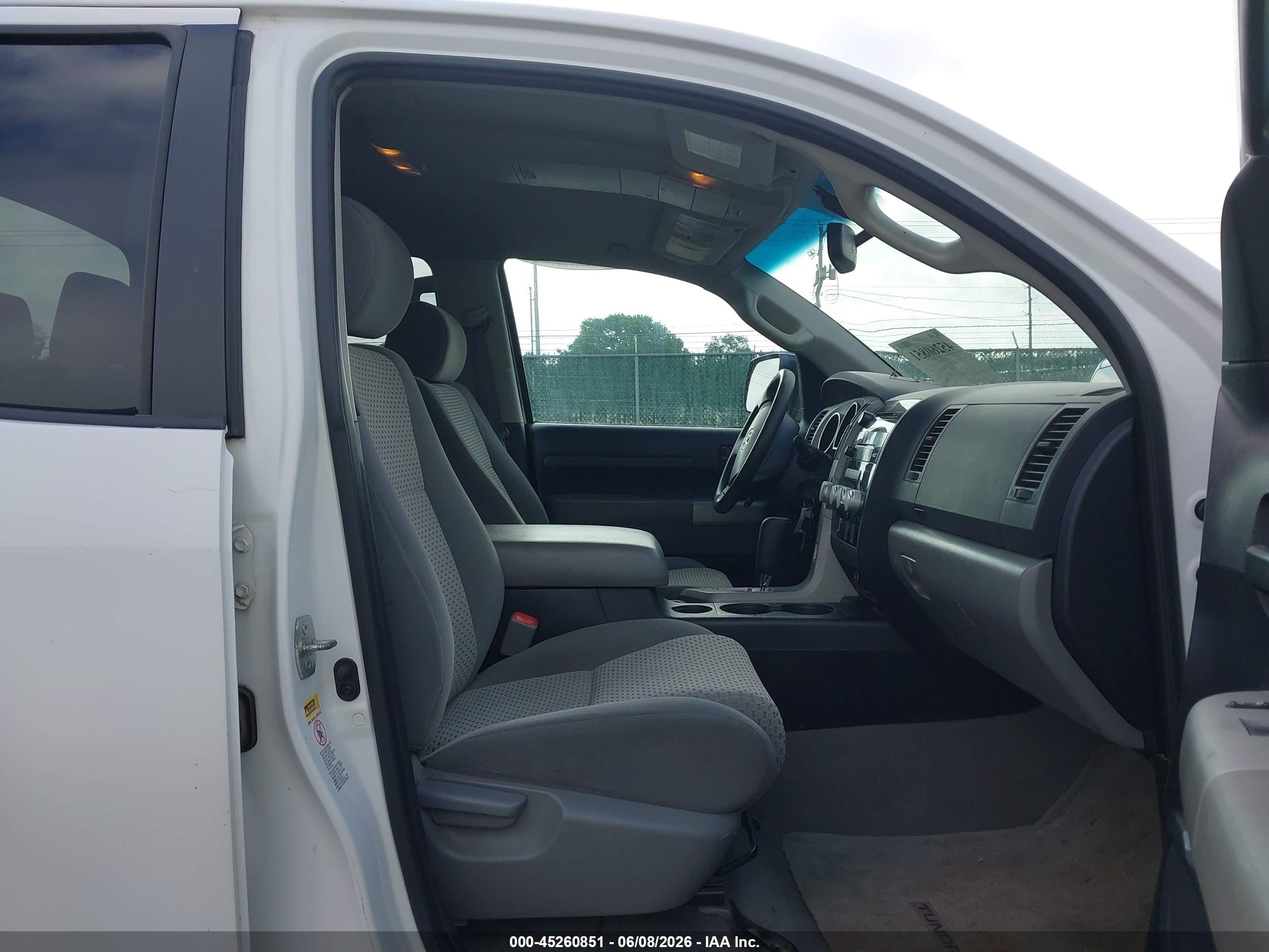 2008 Toyota Tundra Sr5 5.7l V8 White vin: 5TFBV54148X045777