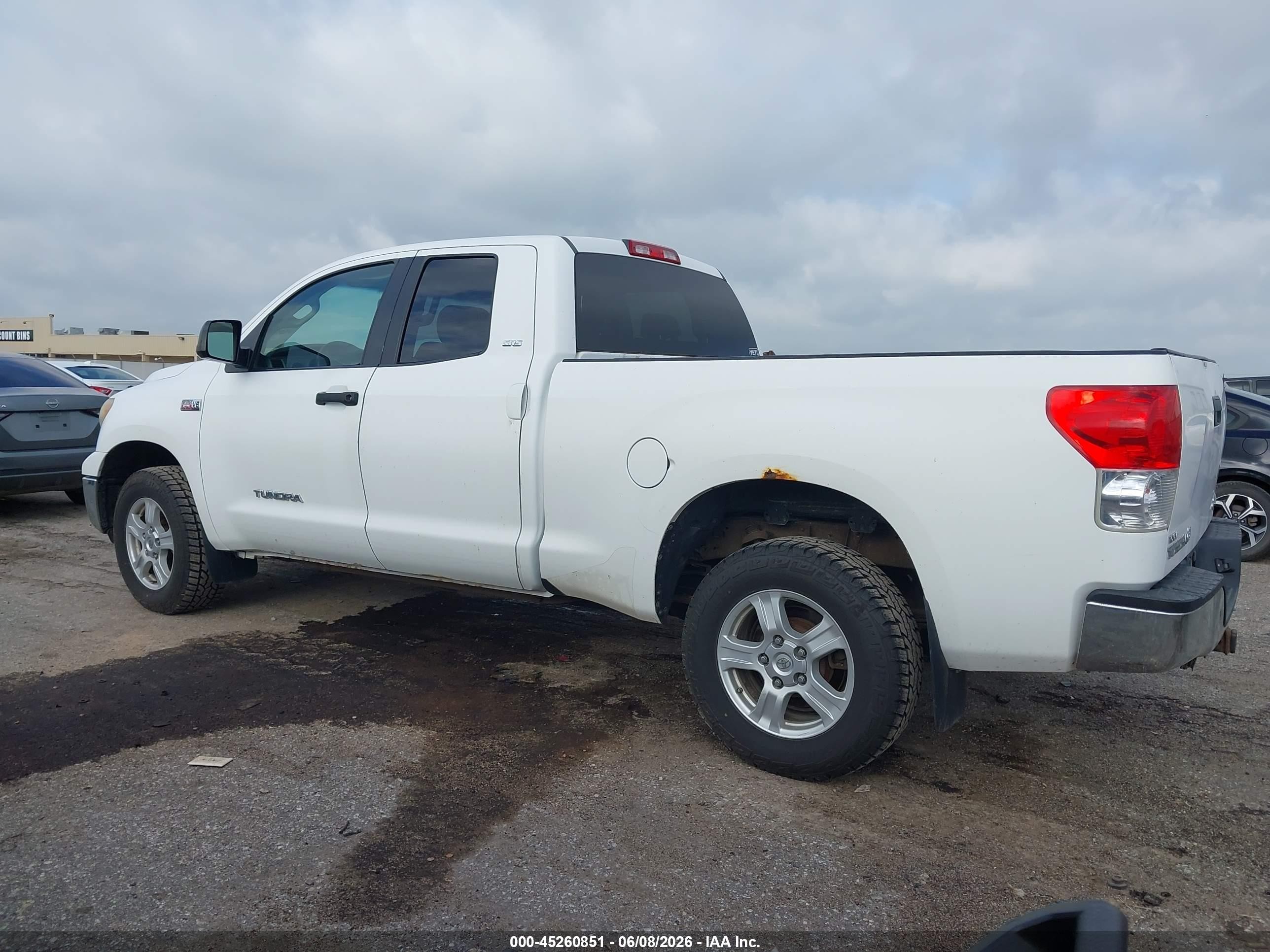 2008 Toyota Tundra Sr5 5.7l V8 White vin: 5TFBV54148X045777