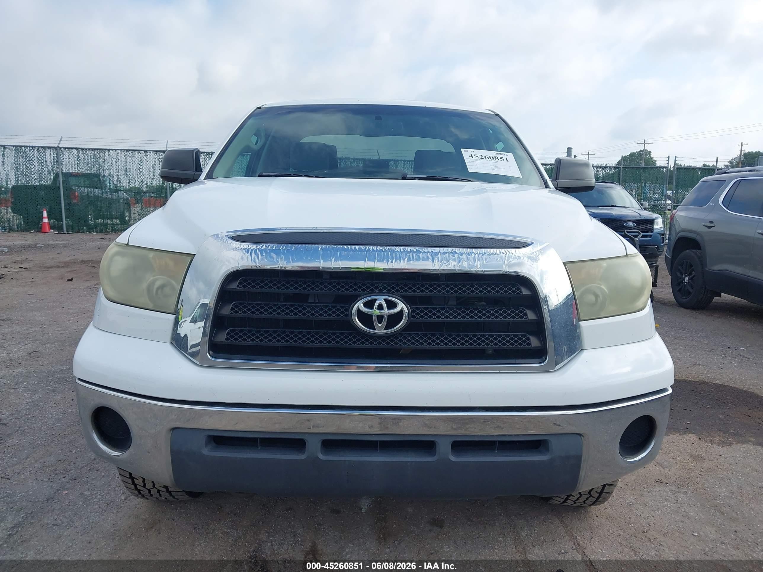 2008 Toyota Tundra Sr5 5.7l V8 White vin: 5TFBV54148X045777