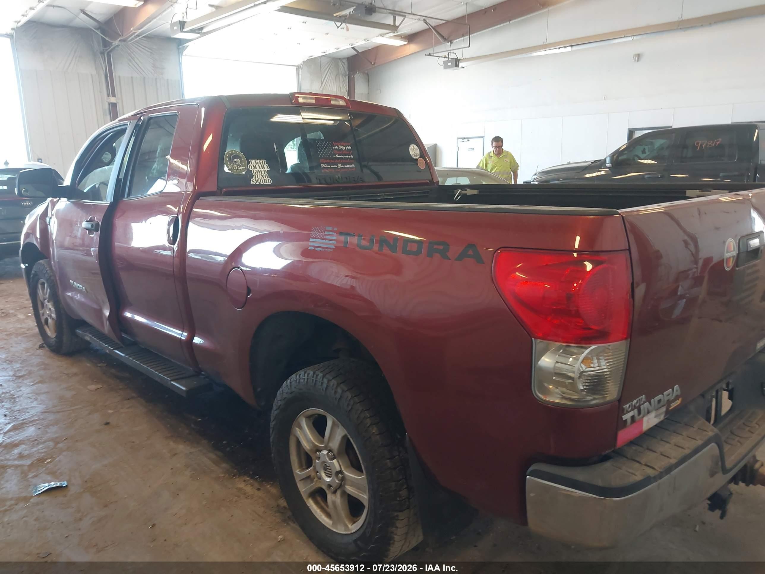 2007 Toyota Tundra Sr5 5.7l V8 Red vin: 5TFBV54177X010102