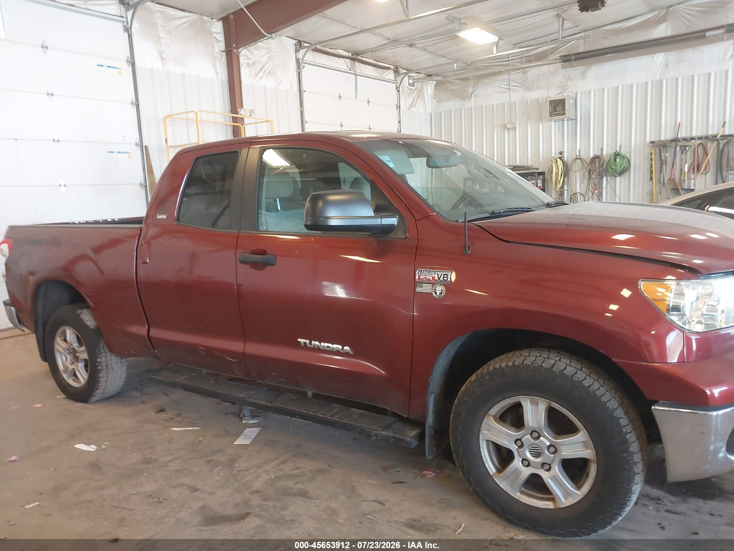 2007 Toyota Tundra Sr5 5.7l V8 Red vin: 5TFBV54177X010102