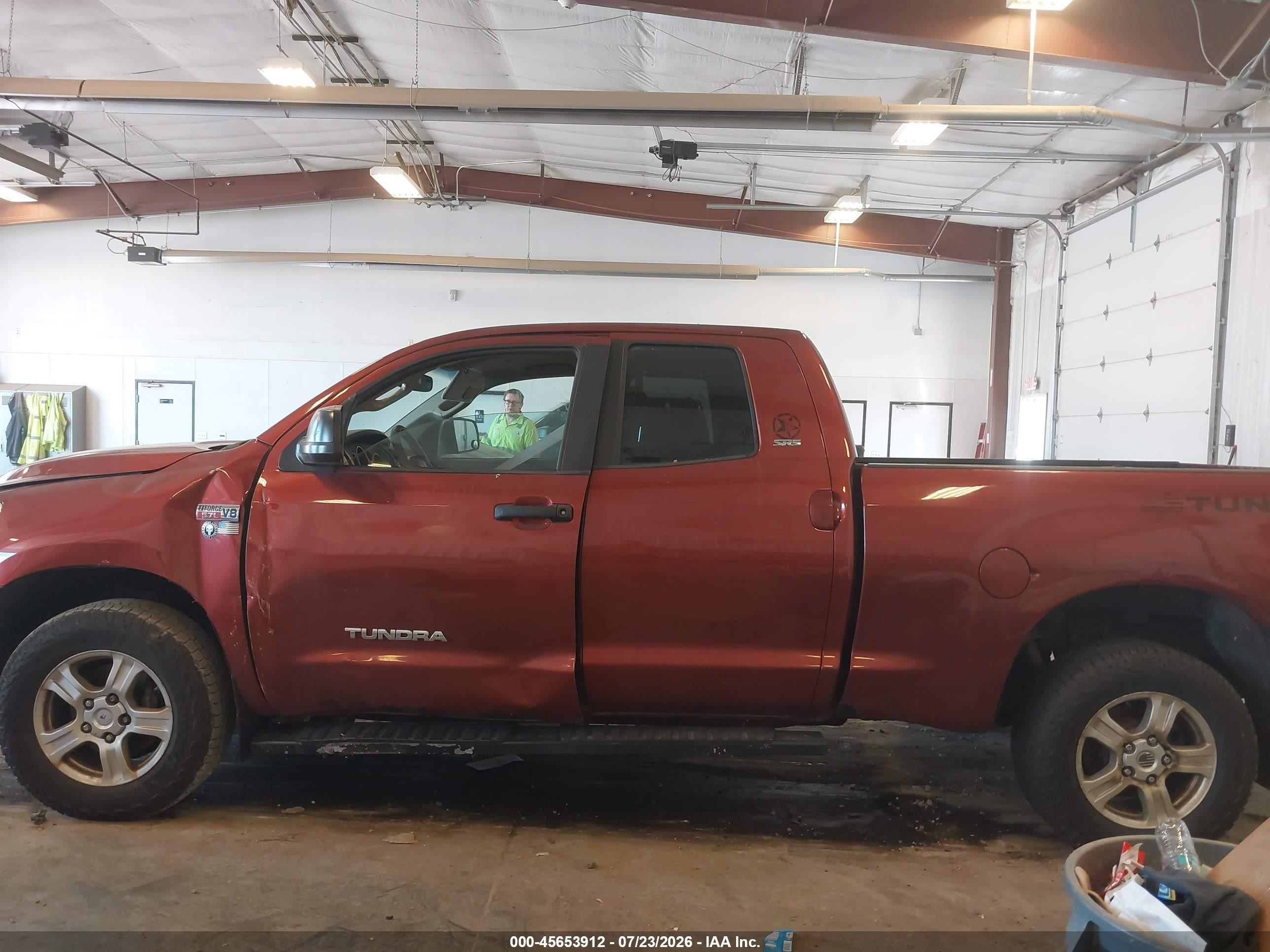 2007 Toyota Tundra Sr5 5.7l V8 Red vin: 5TFBV54177X010102
