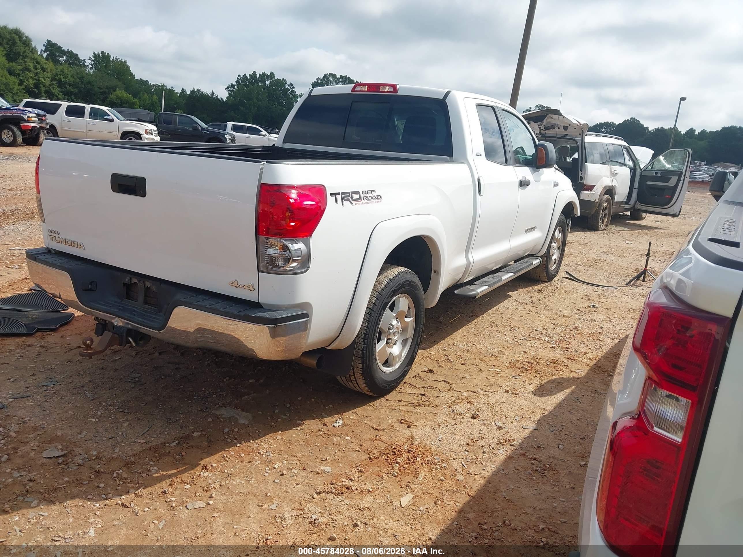 2008 Toyota Tundra Sr5 5.7l V8 White vin: 5TFBV54178X040346