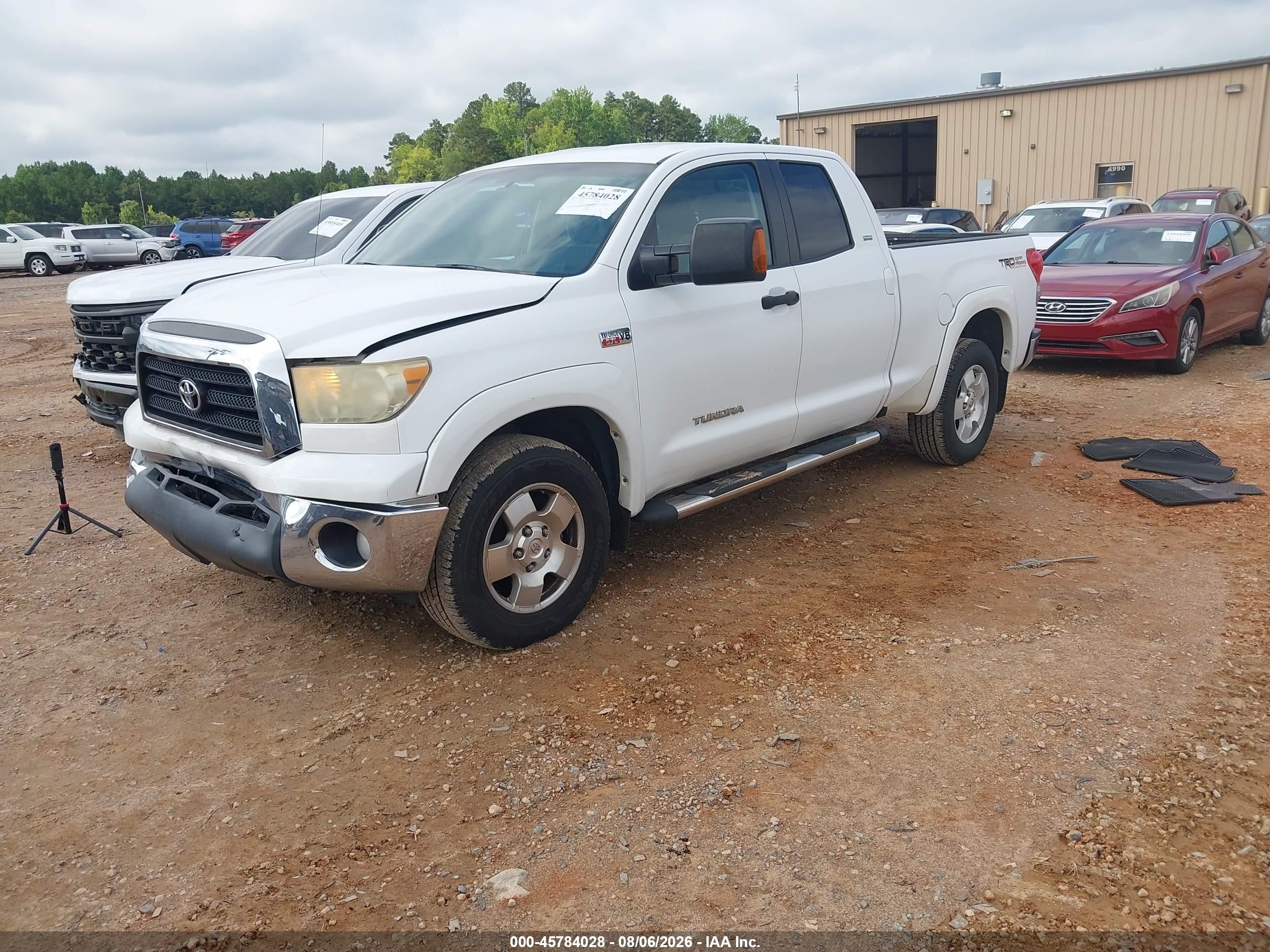 2008 Toyota Tundra Sr5 5.7l V8 White vin: 5TFBV54178X040346