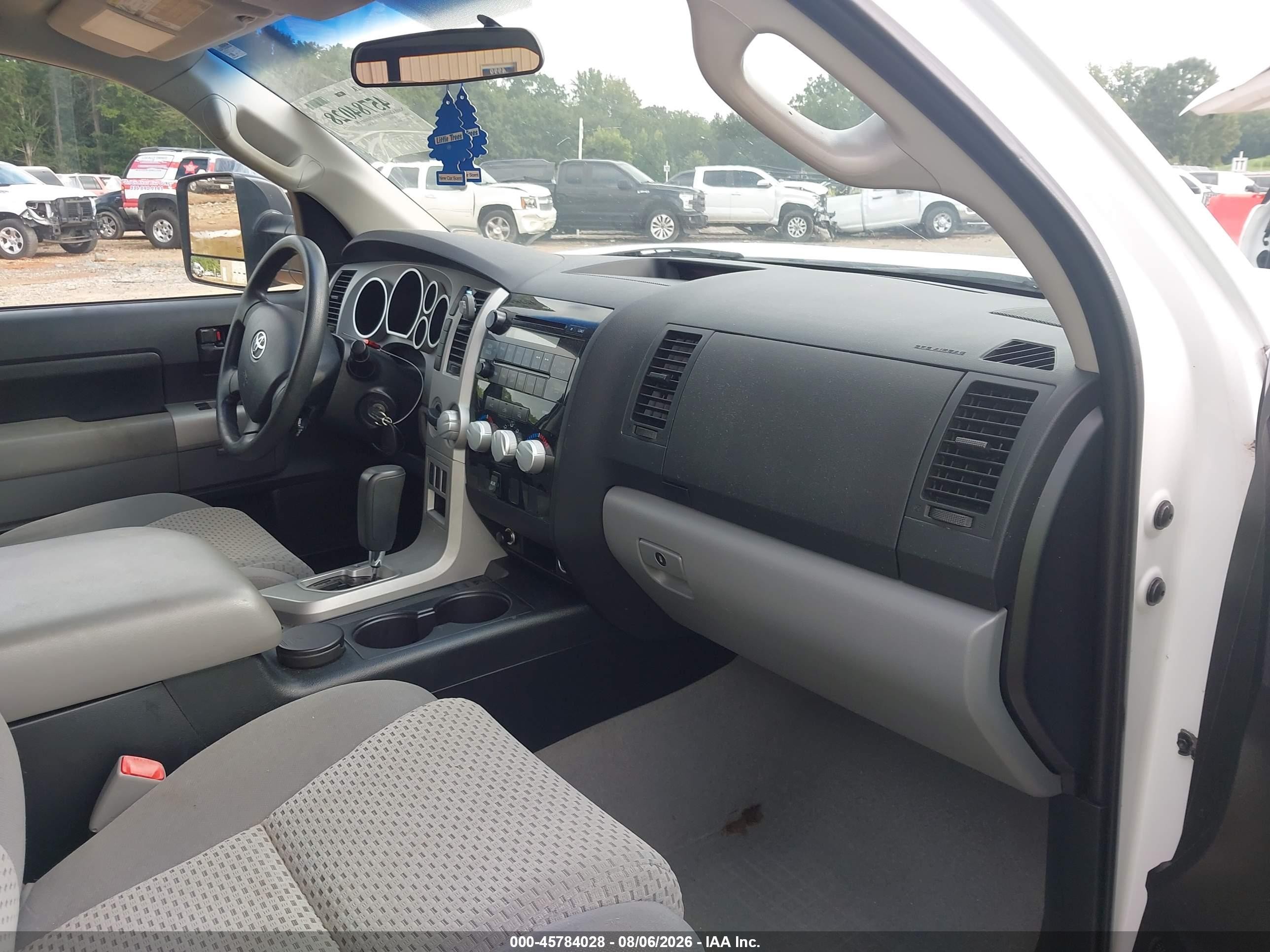 2008 Toyota Tundra Sr5 5.7l V8 White vin: 5TFBV54178X040346