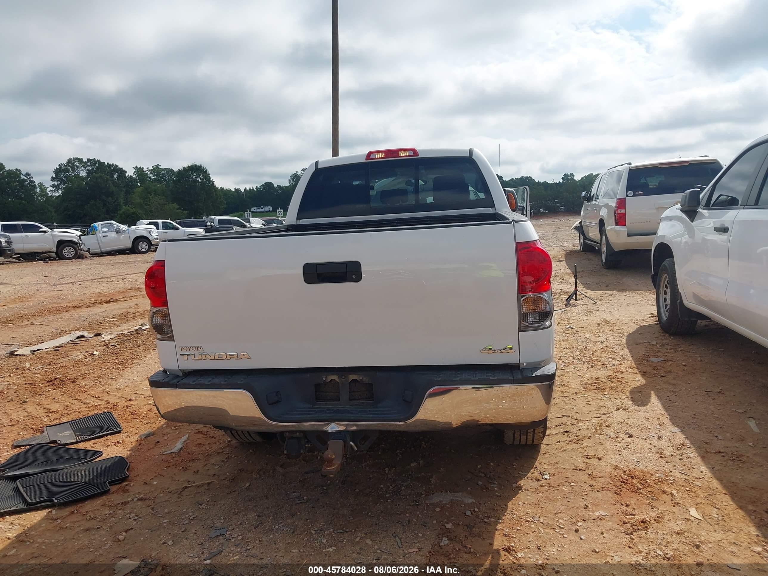 2008 Toyota Tundra Sr5 5.7l V8 White vin: 5TFBV54178X040346