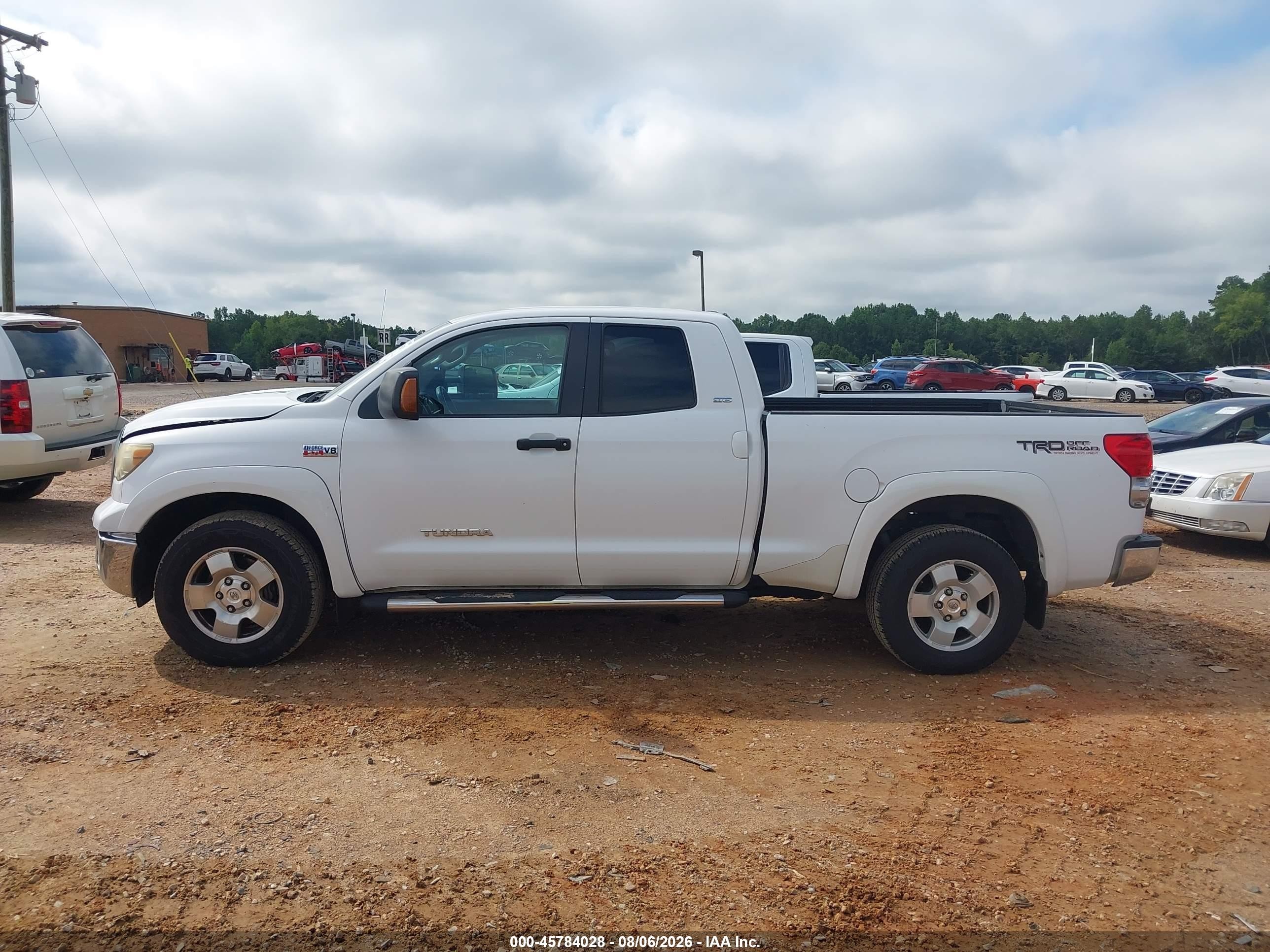 2008 Toyota Tundra Sr5 5.7l V8 White vin: 5TFBV54178X040346