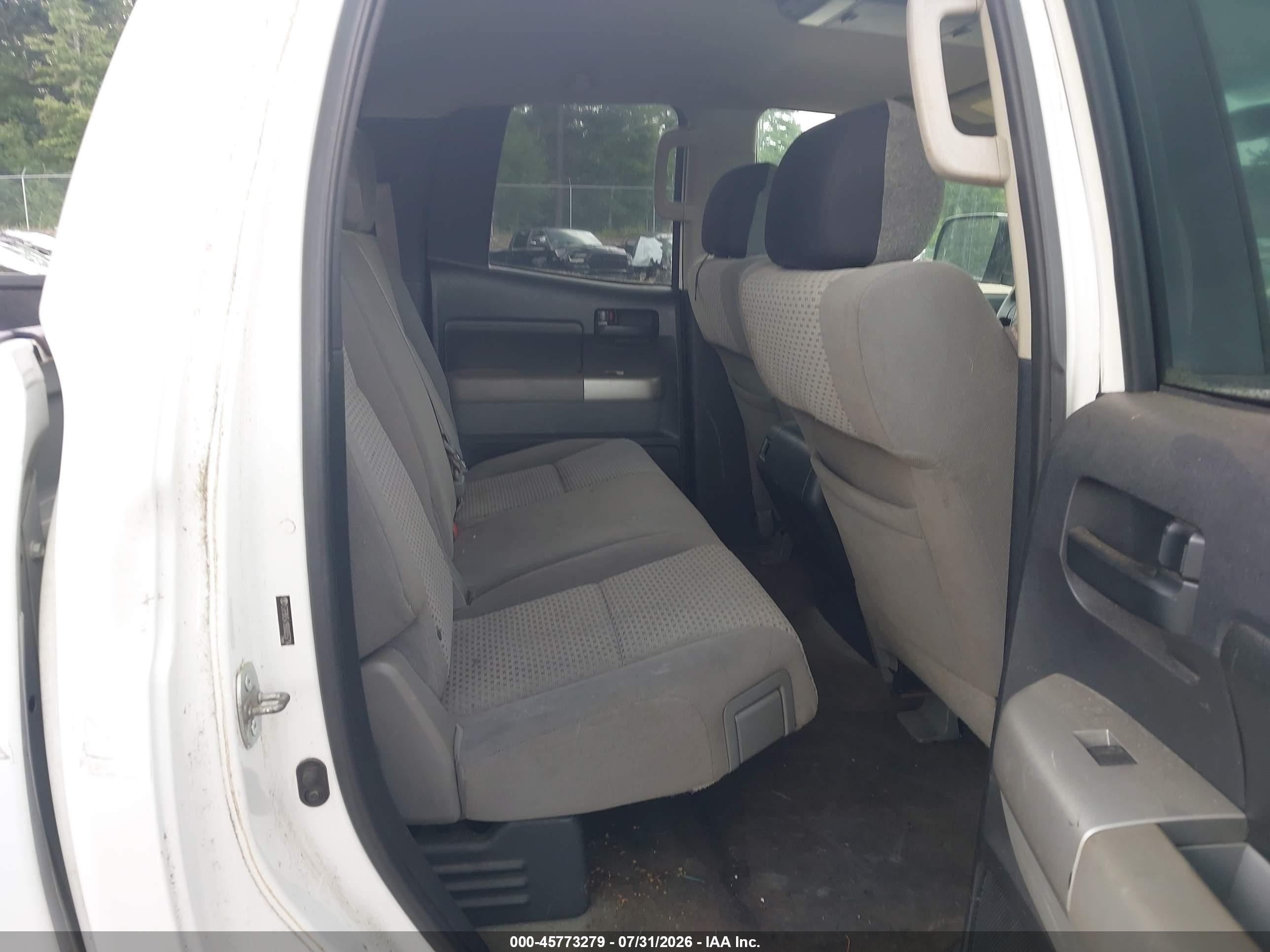 2008 Toyota Tundra Sr5 5.7l V8 White vin: 5TFBV54188X055714