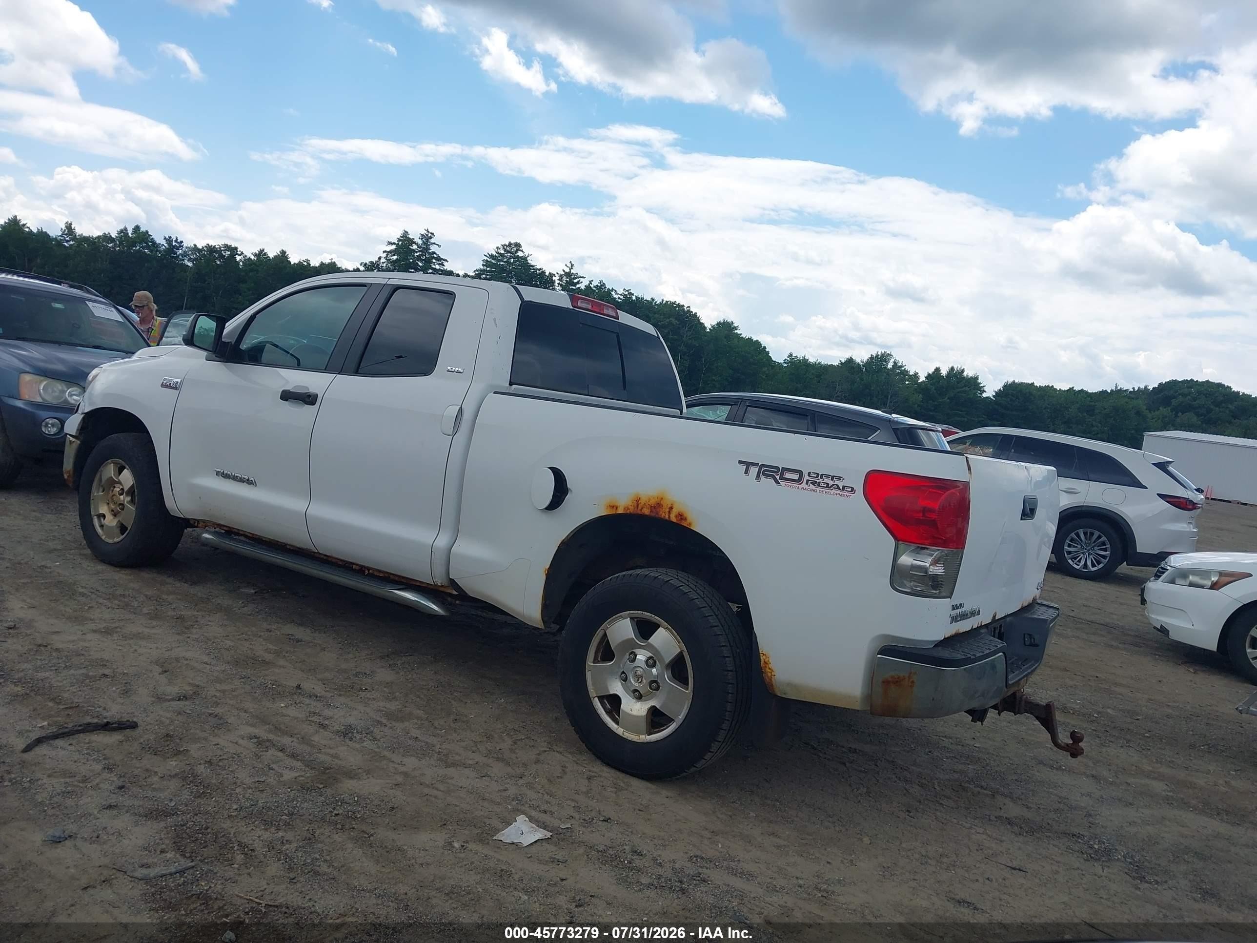2008 Toyota Tundra Sr5 5.7l V8 White vin: 5TFBV54188X055714