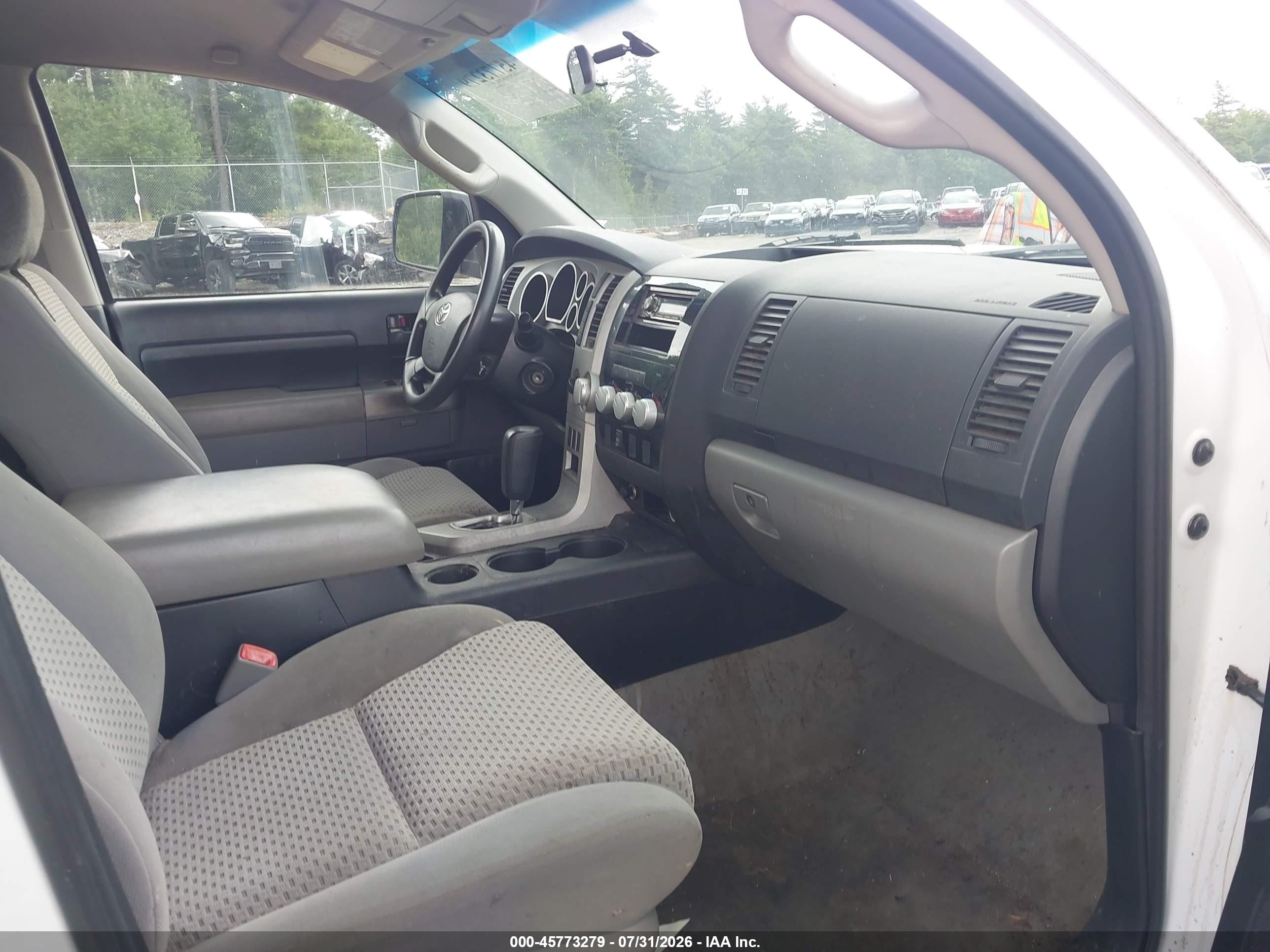2008 Toyota Tundra Sr5 5.7l V8 White vin: 5TFBV54188X055714