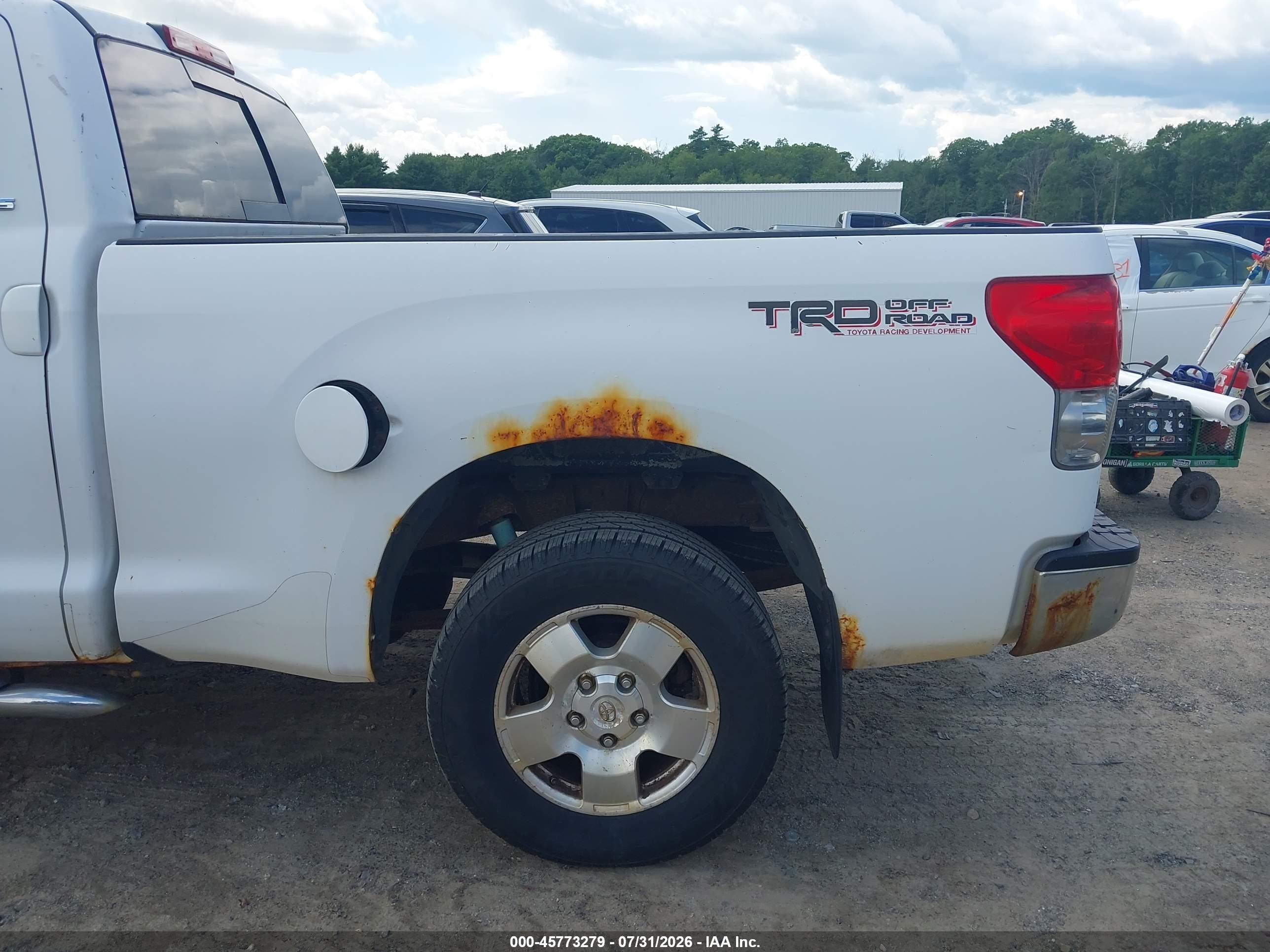 2008 Toyota Tundra Sr5 5.7l V8 White vin: 5TFBV54188X055714