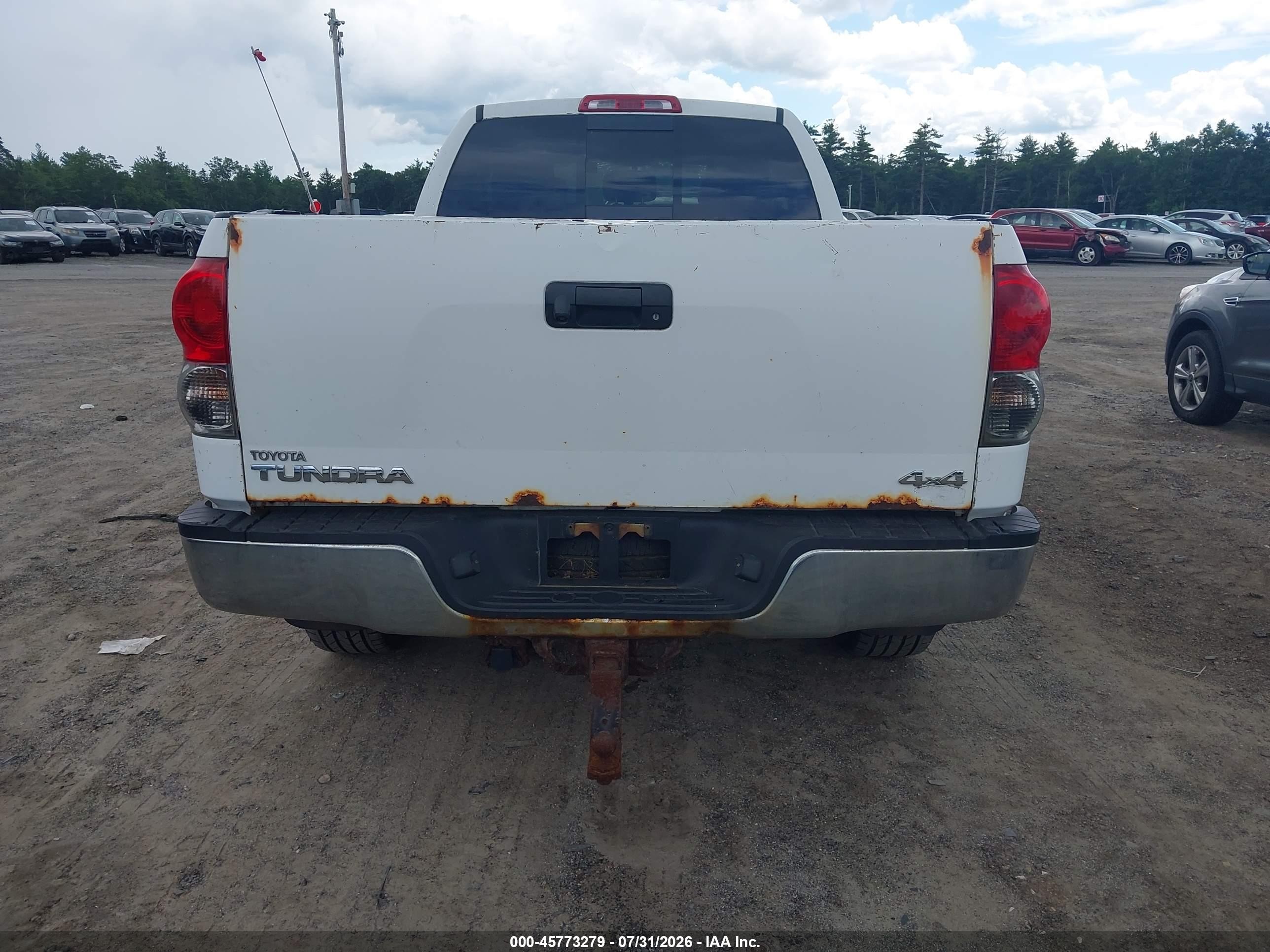 2008 Toyota Tundra Sr5 5.7l V8 White vin: 5TFBV54188X055714