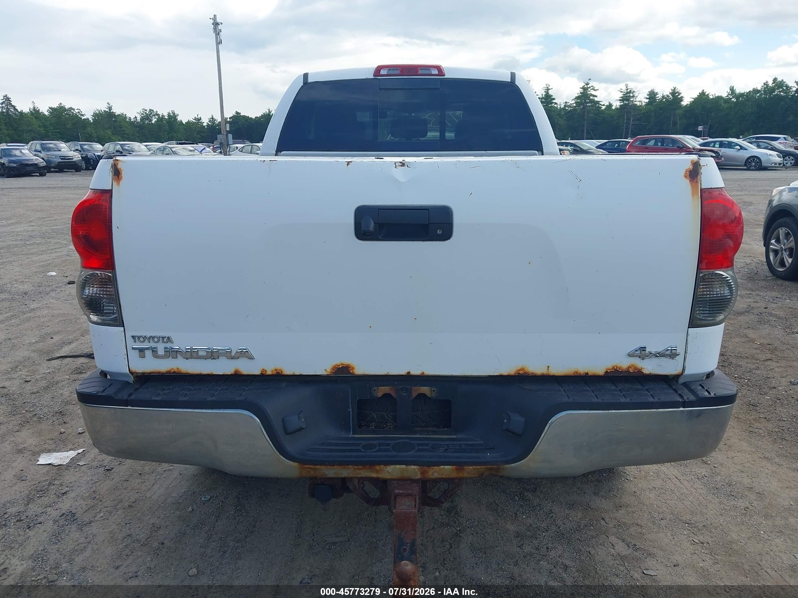 2008 Toyota Tundra Sr5 5.7l V8 White vin: 5TFBV54188X055714
