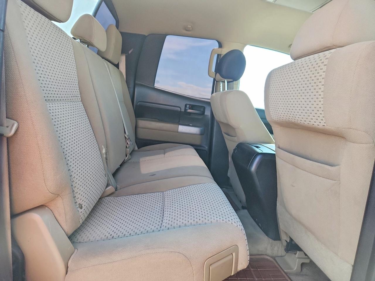 2007 Toyota Tundra Double Cab Sr5 White vin: 5TFBV54197X014636