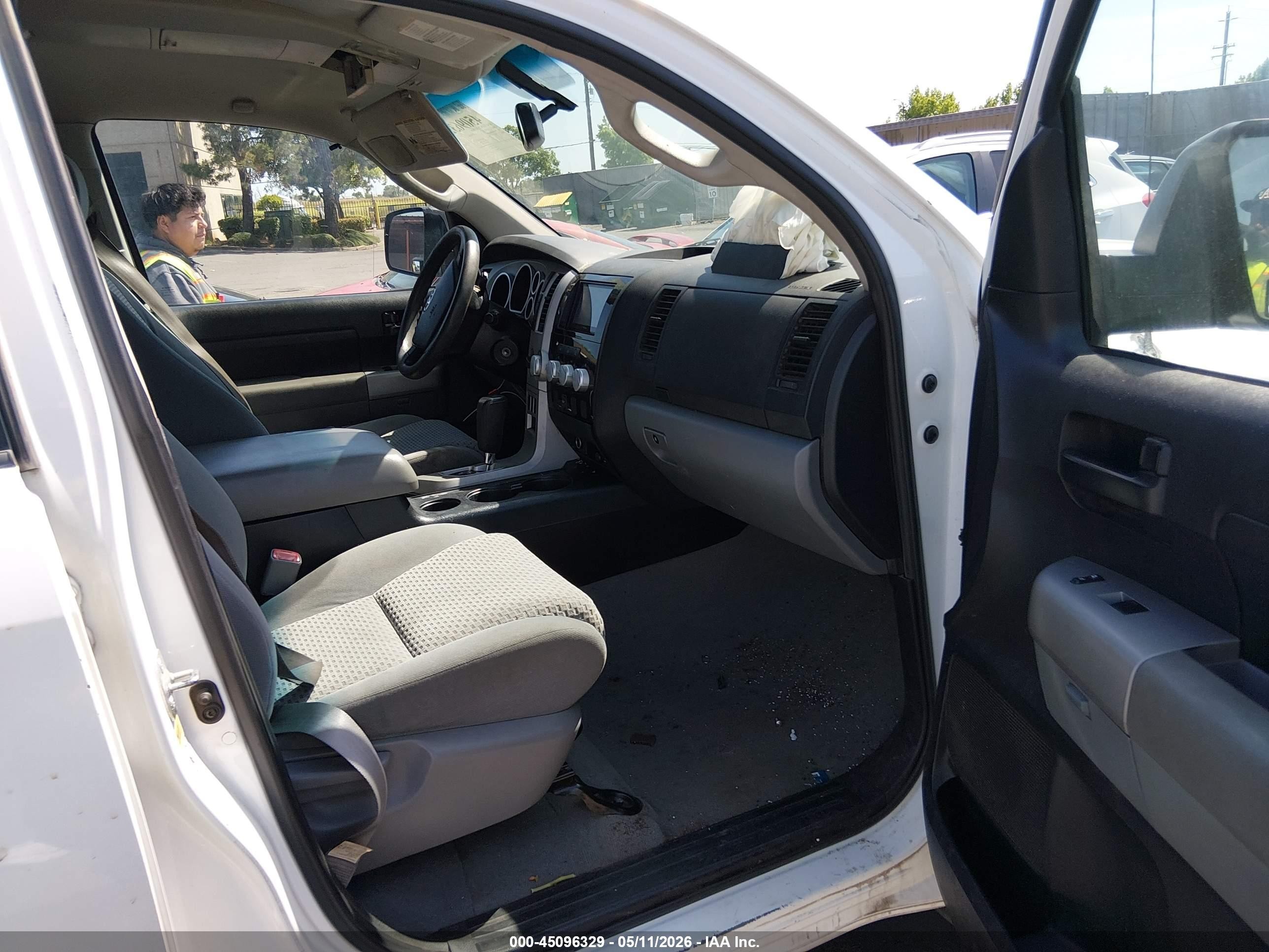 2008 Toyota Tundra Sr5 5.7l V8 Белый vin: 5TFBV54198X051901
