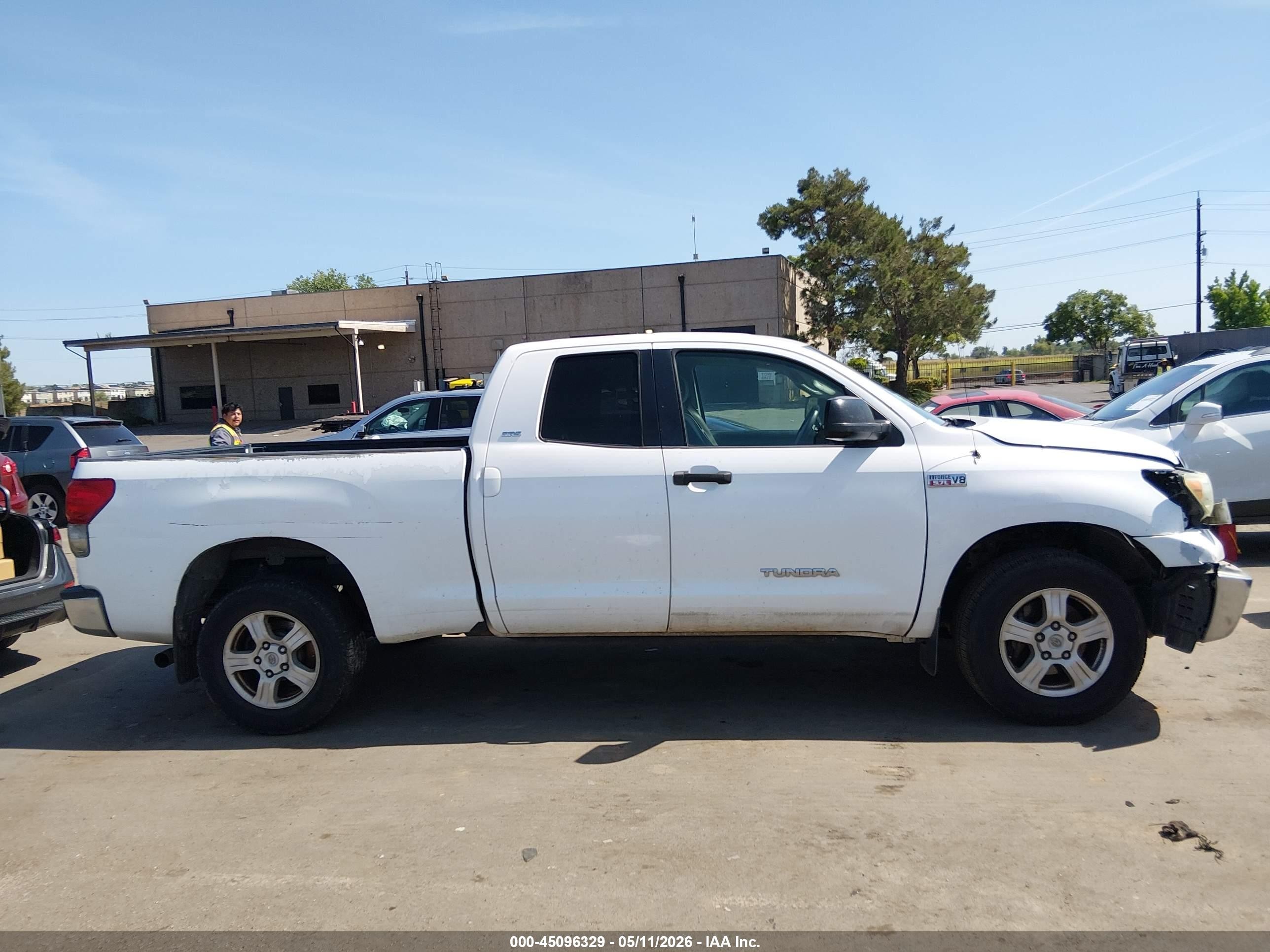 2008 Toyota Tundra Sr5 5.7l V8 Белый vin: 5TFBV54198X051901