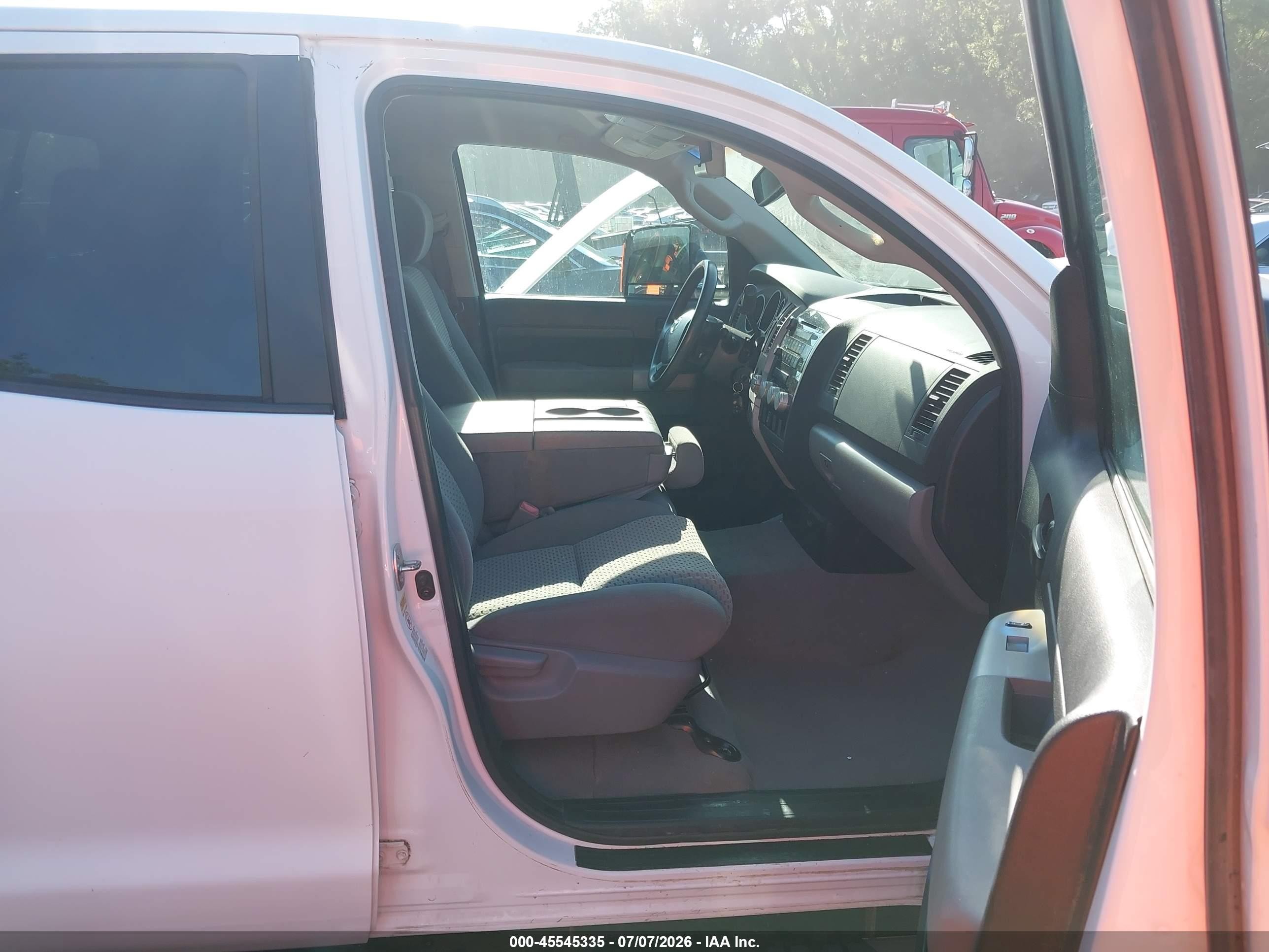 2007 Toyota Tundra Sr5 5.7l V8 Белый vin: 5TFBV541X7X032160